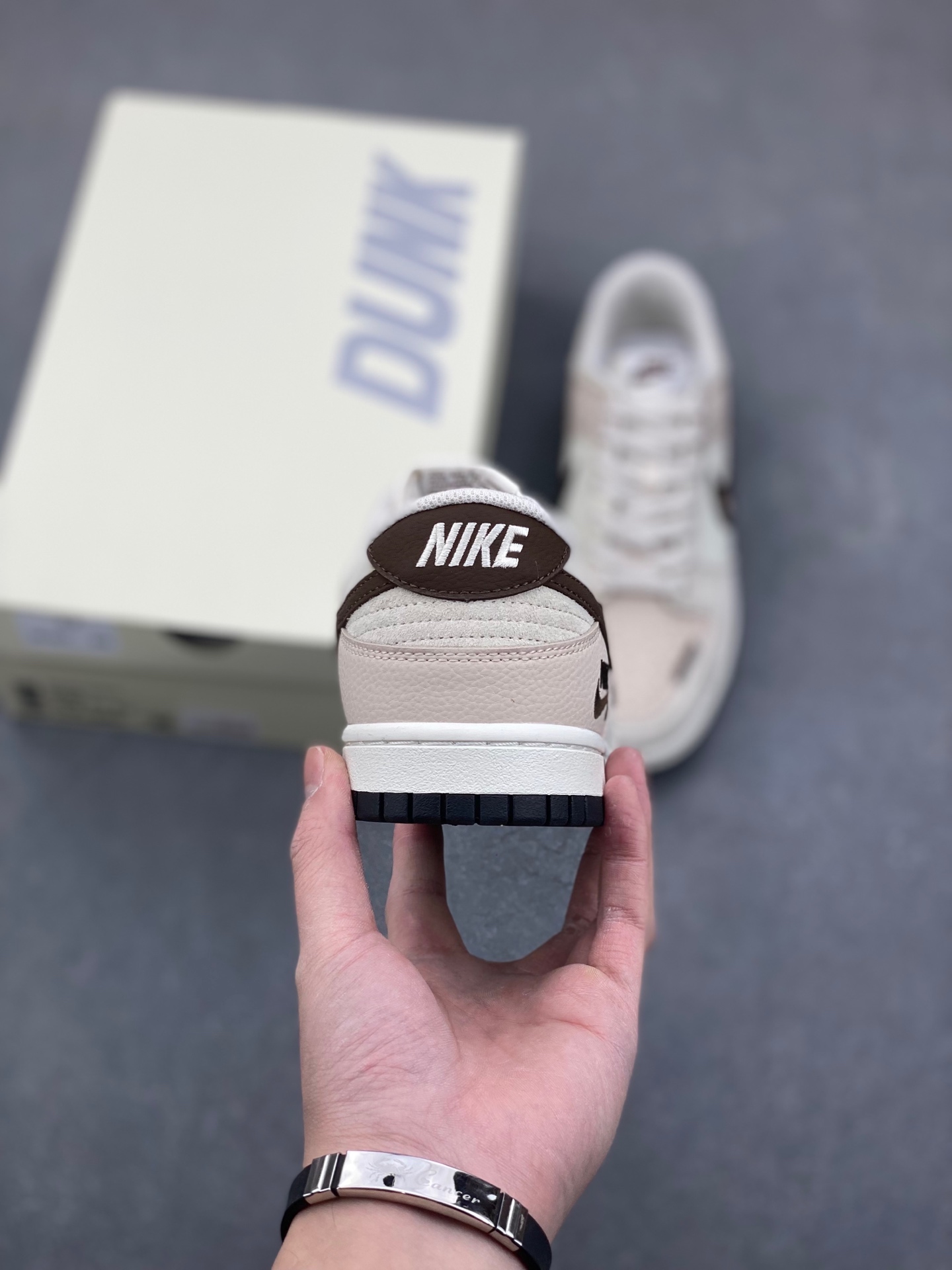 Nike SB Dunk Low 'Burberry' Custom Sneakers - High-End Comfort & Style 5 i1736198260875 5906 0 3