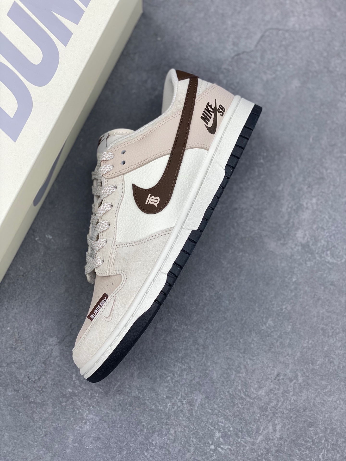 Nike SB Dunk Low 'Burberry' Custom Sneakers - High-End Comfort & Style 8 i1736198261104 3422 0 6