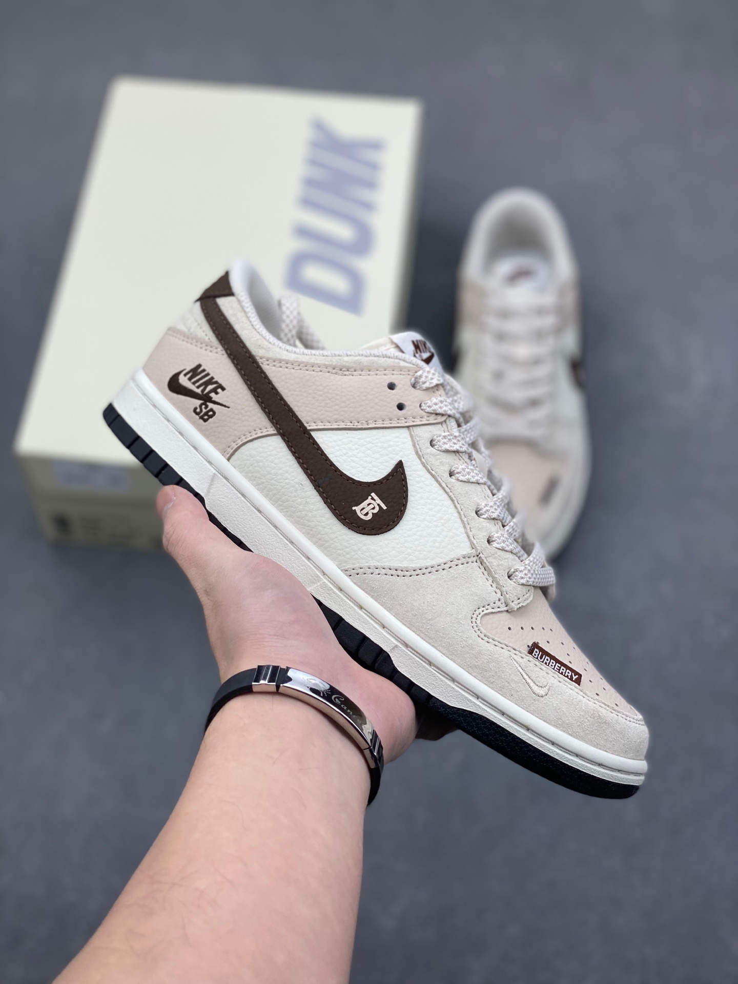 Nike SB Dunk Low 'Burberry' Custom Sneakers - High-End Comfort & Style 2 i1736198261360 1817 0 0