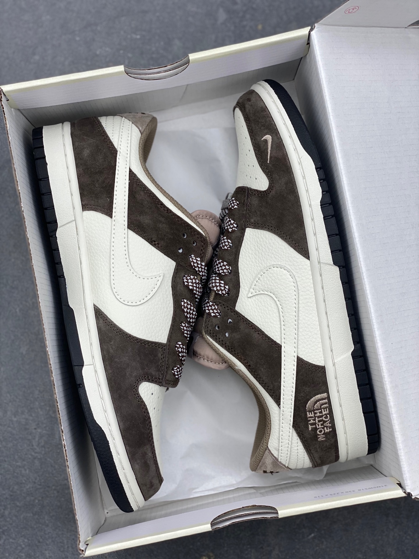 Nike SB Dunk Low The North Face Casual Sneakers - Limited Edition 10 i1736199010390 73 0 8