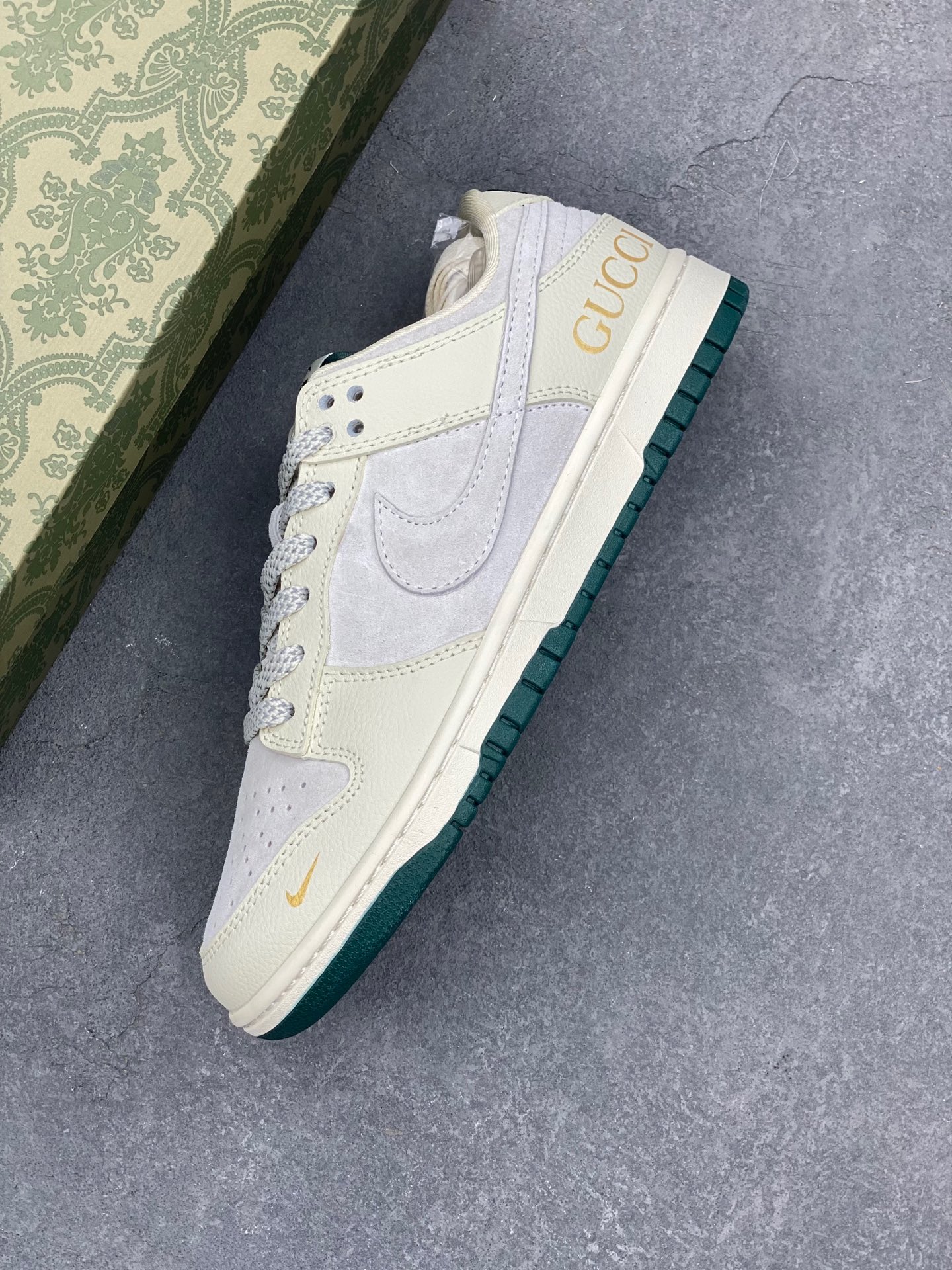 Nike SB Dunk Low Gucci Anniversary Custom Sneakers 8 i1736319929711 7981 0 6