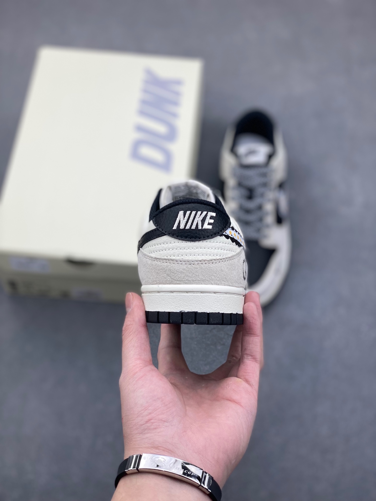 Nike SB Dunk Low 'Daisy White Hook' Sneakers Limited Edition 4 i1736320709171 1796 0 3
