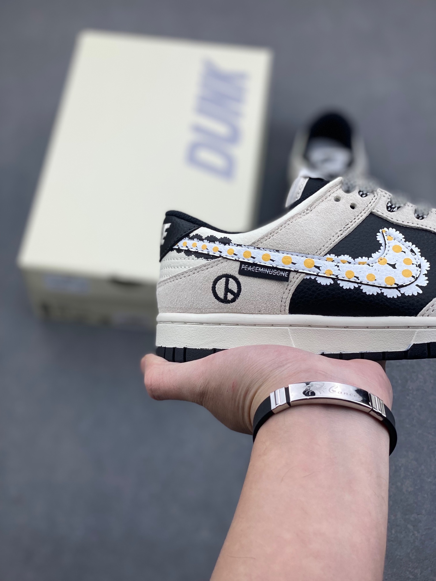 Nike SB Dunk Low 'Daisy White Hook' Sneakers Limited Edition 5 i1736320709688 2713 0 4