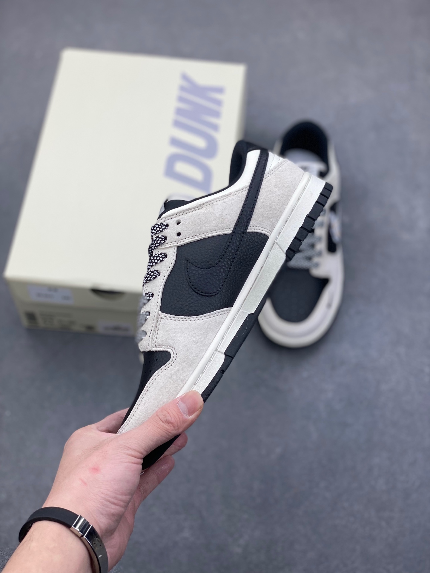 Nike SB Dunk Low 'Daisy White Hook' Sneakers Limited Edition 3 i1736320709934 3394 0 2