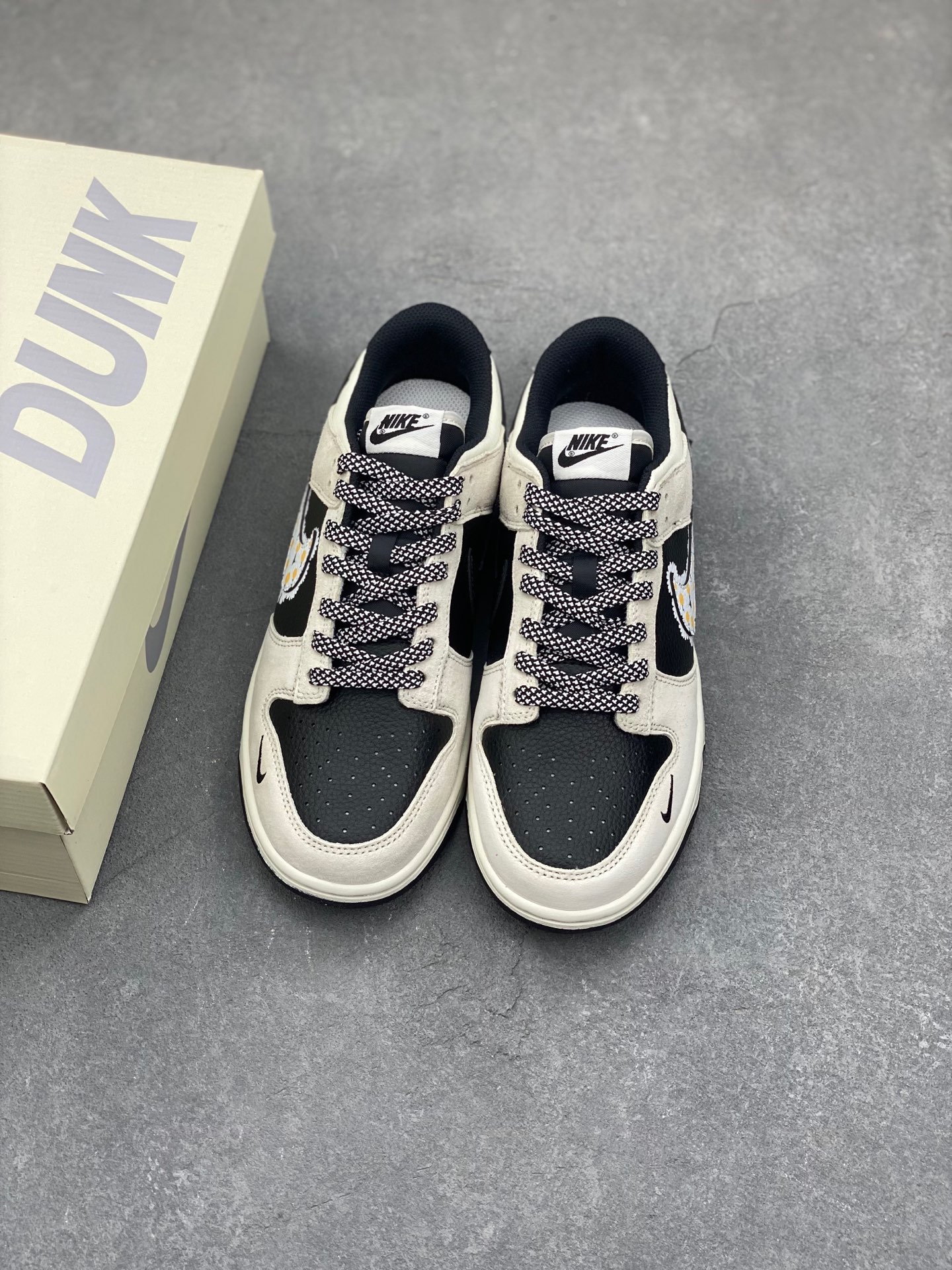 Nike SB Dunk Low 'Daisy White Hook' Sneakers Limited Edition 8 i1736320710747 2077 0 7