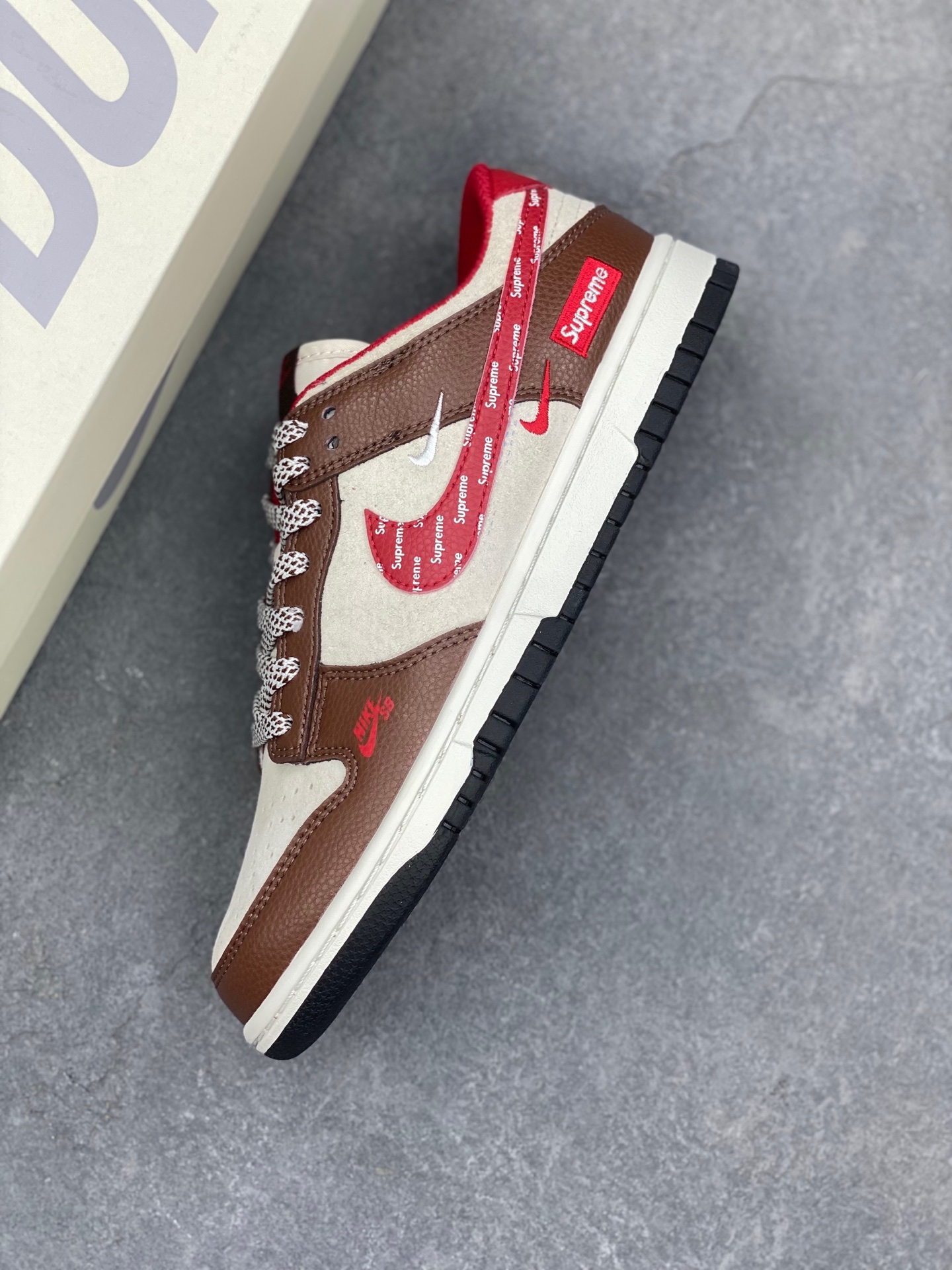Nike Dunk Low Retro "Supreme" Custom Casual Sneaker - Premium Quality 8 i1736568221372 2019 0 6