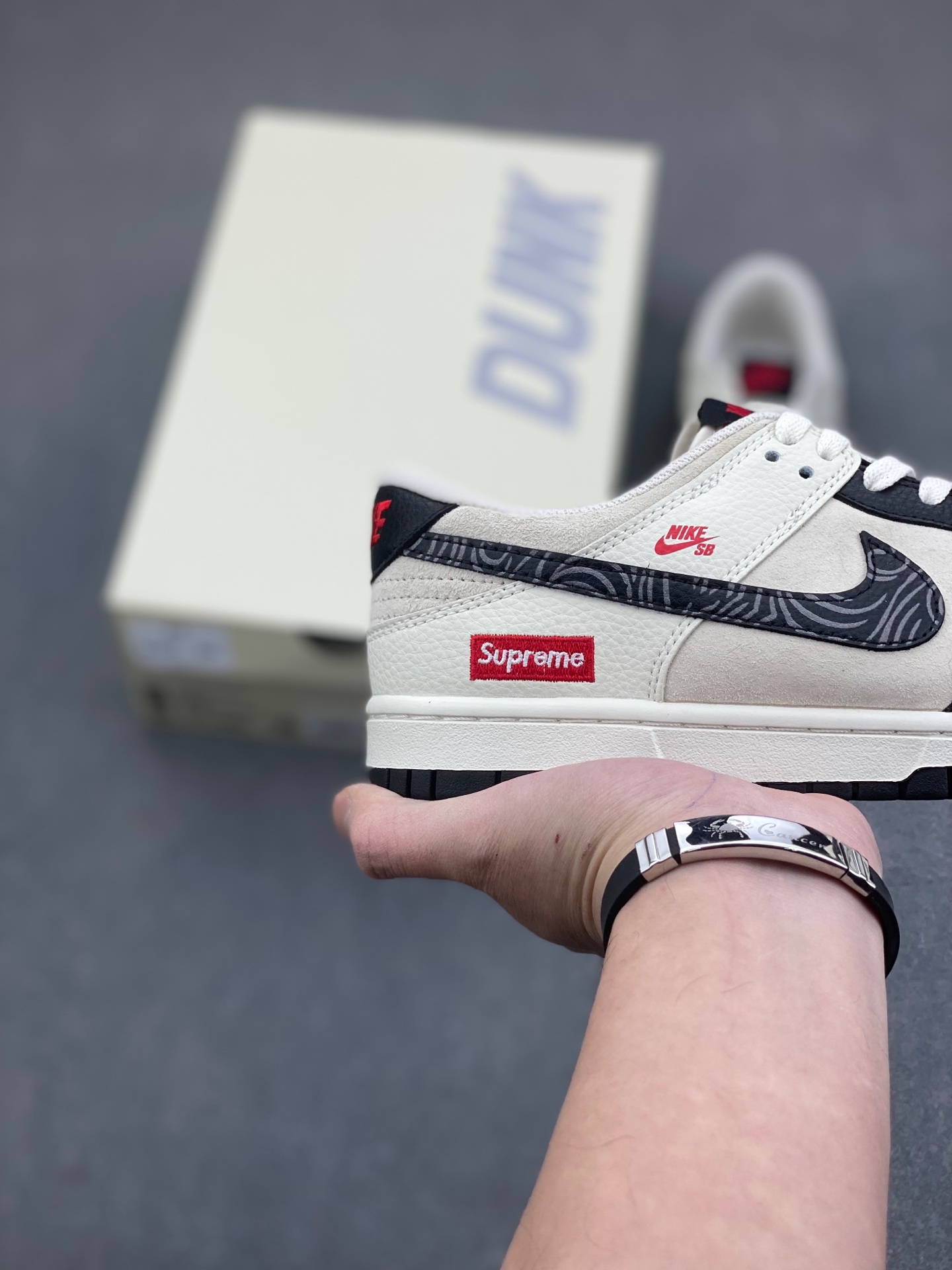Nike Dunk Low Retro DIY Custom Sneakers - Premium Materials & Craftsmanship 5 i1736568284412 7778 0 4
