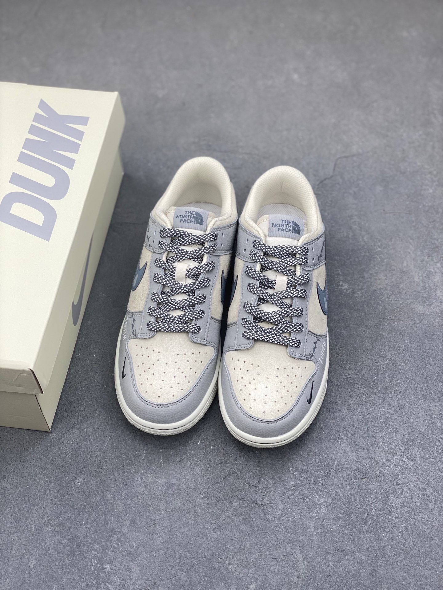 Nike Dunk Low Retro DIY Custom - Premium Leather, Comfort Fit, Durable Sole 8 i1736629188476 118 0 7