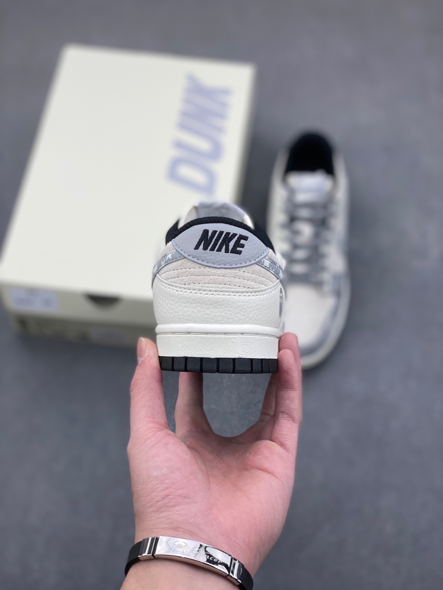 Nike SB Dunk Low x BAPE White Grey Starry Sky Edition Authentic Sneakers 4 i1736896422948 1939 0 3