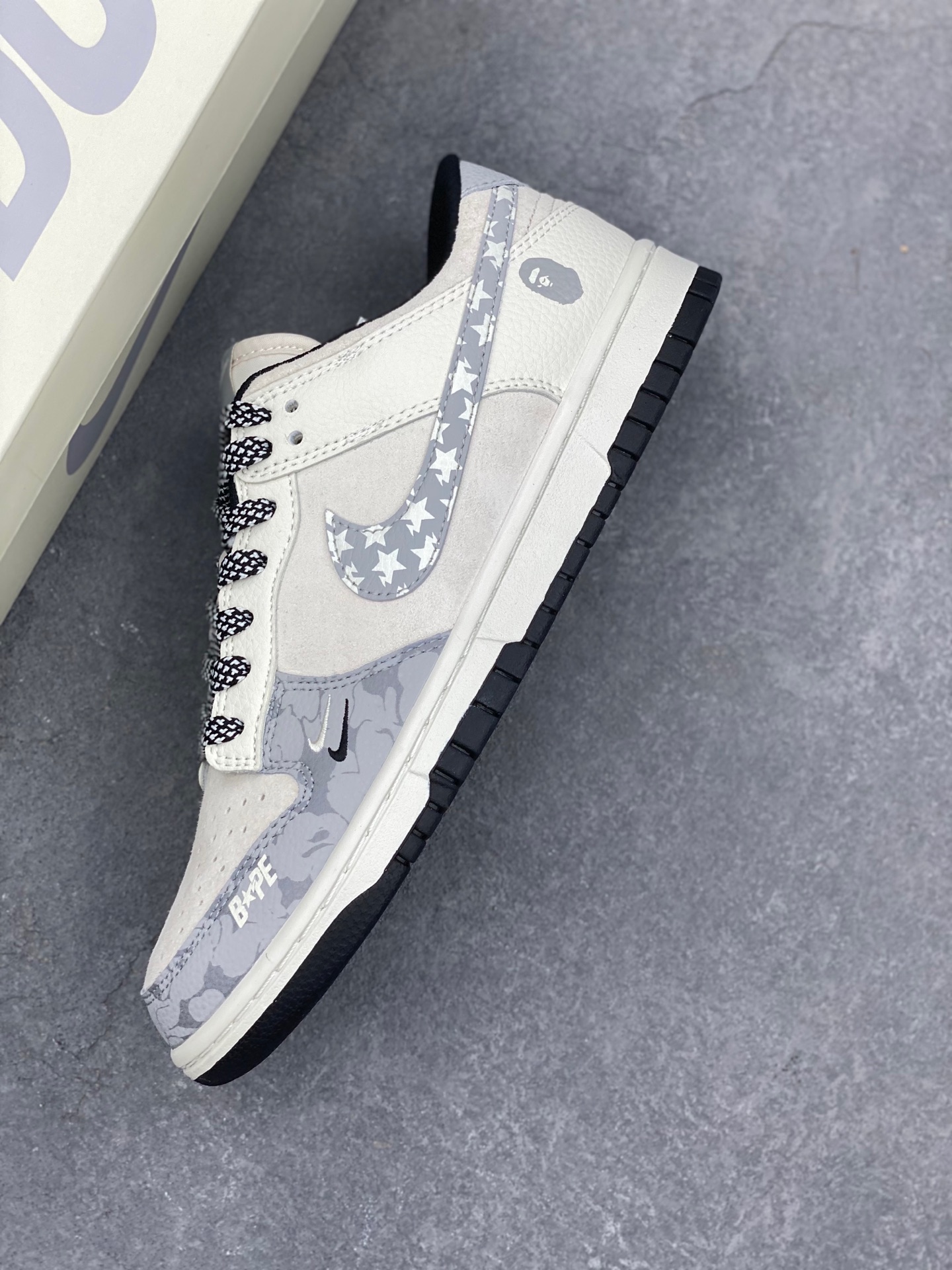 Nike SB Dunk Low x BAPE White Grey Starry Sky Edition Authentic Sneakers 7 i1736896423226 4332 0 6