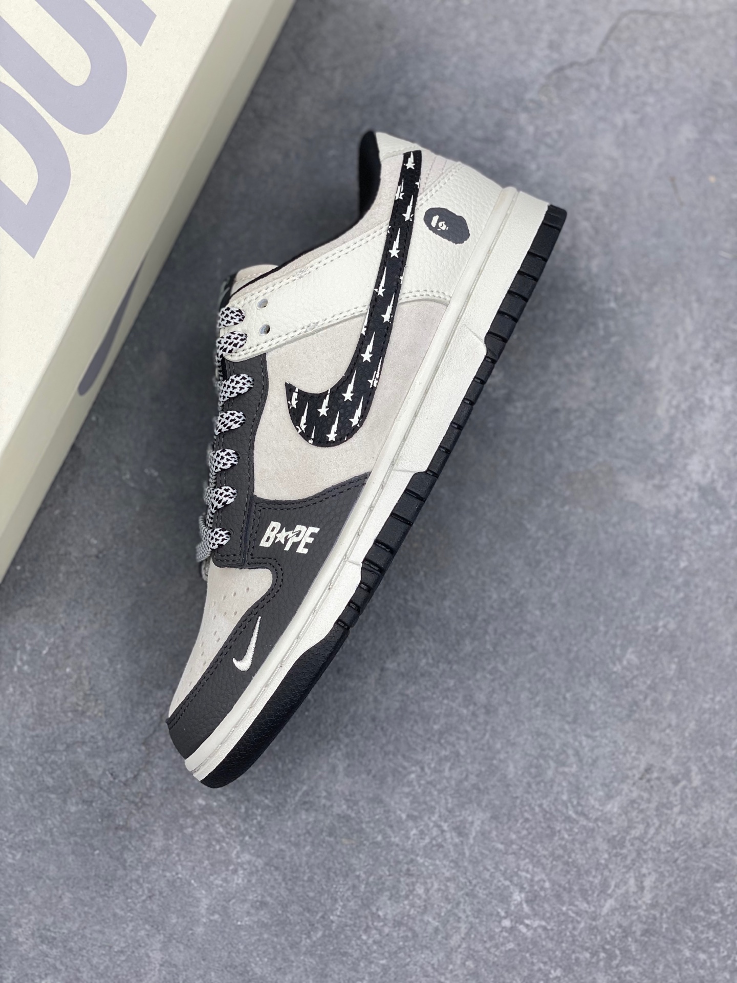 Nike SB Dunk Low x BAPE White Black Sneakers - Limited Edition 8 i1736896682747 6917 0 6