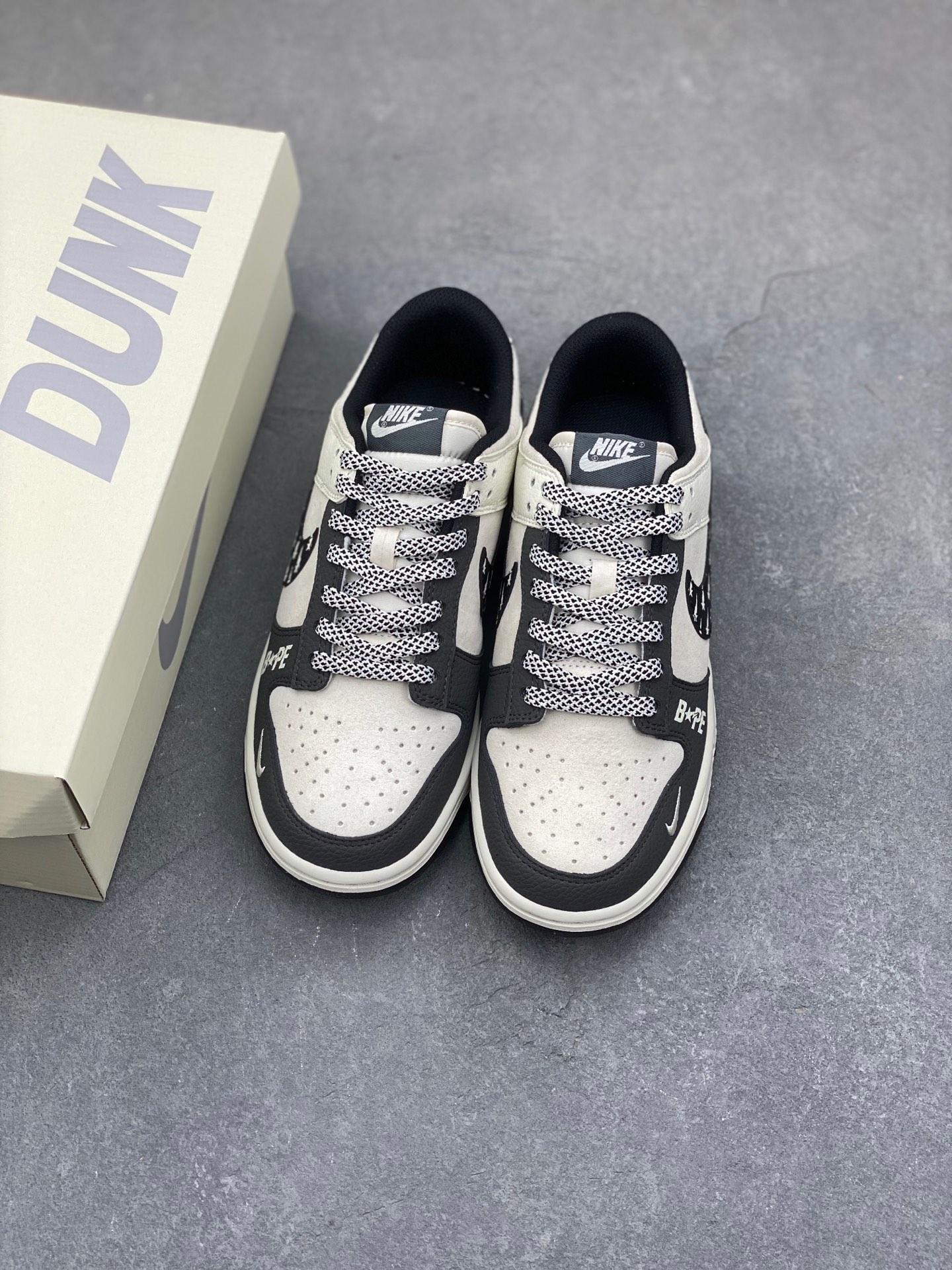 Nike SB Dunk Low x BAPE White Black Sneakers - Limited Edition 9 i1736896683010 3027 0 7