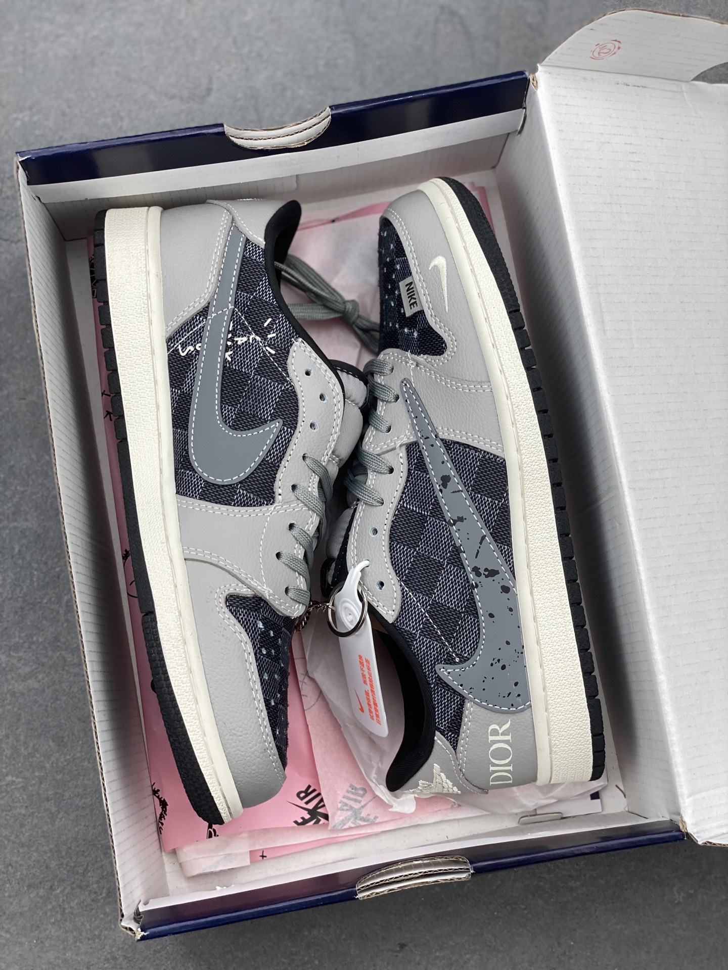 Travis Scott x Nike Air Jordan 1 Low x Dior Reverse Grey Black Sneakers 9 i1740938016537 9401 0 8