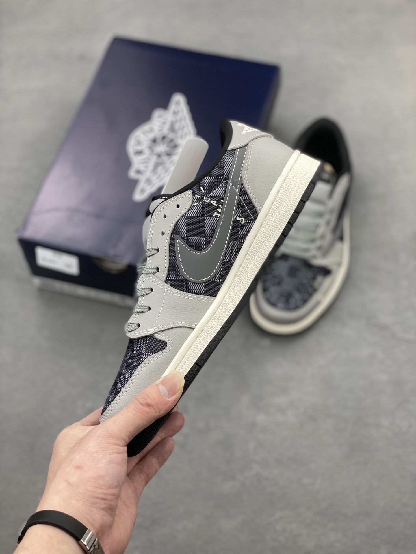 Travis Scott x Nike Air Jordan 1 Low x Dior Reverse Grey Black Sneakers 3 i1740938020814 6463 0 2