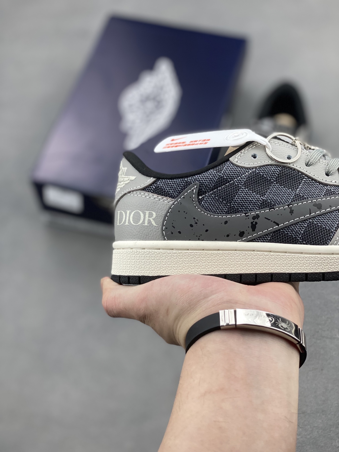 Travis Scott x Nike Air Jordan 1 Low x Dior Reverse Grey Black Sneakers 5 i1740938021407 7792 0 4