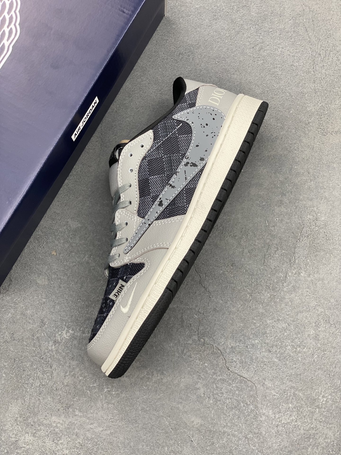 Travis Scott x Nike Air Jordan 1 Low x Dior Reverse Grey Black Sneakers 7 i1740938024103 6151 0 6