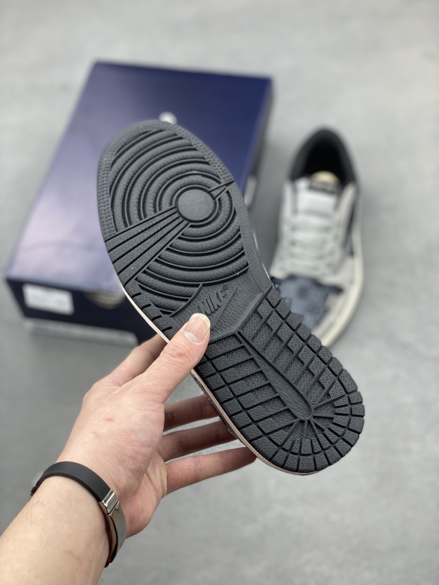 Travis Scott x Nike Air Jordan 1 Low x Dior Reverse Grey Black Sneakers 6 i1740938025965 2270 0 5