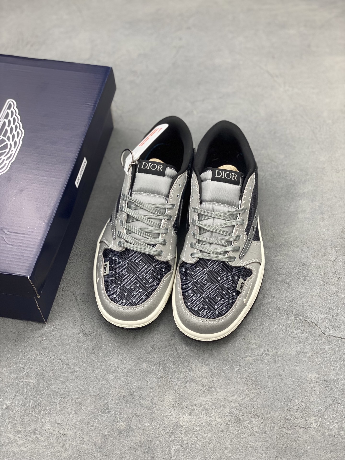 Travis Scott x Nike Air Jordan 1 Low x Dior Reverse Grey Black Sneakers 8 i1740938026388 6557 0 7