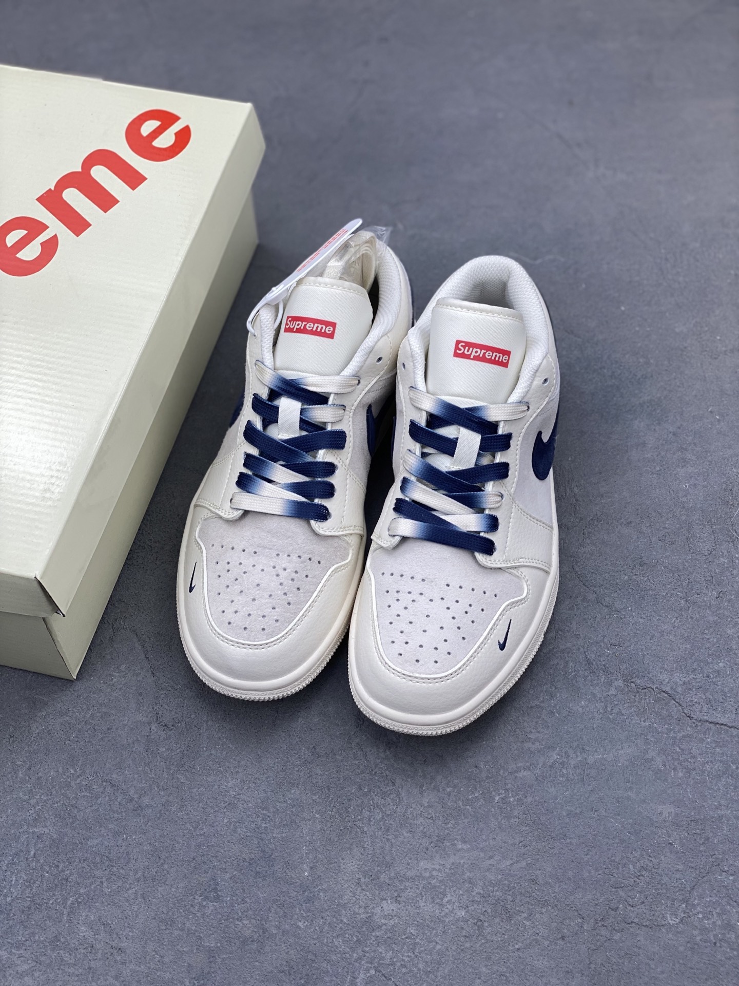 Nike Air Jordan 1 Low Supreme Collaboration - Deep Blue Accents 8 i1742061147781 3475 0 7