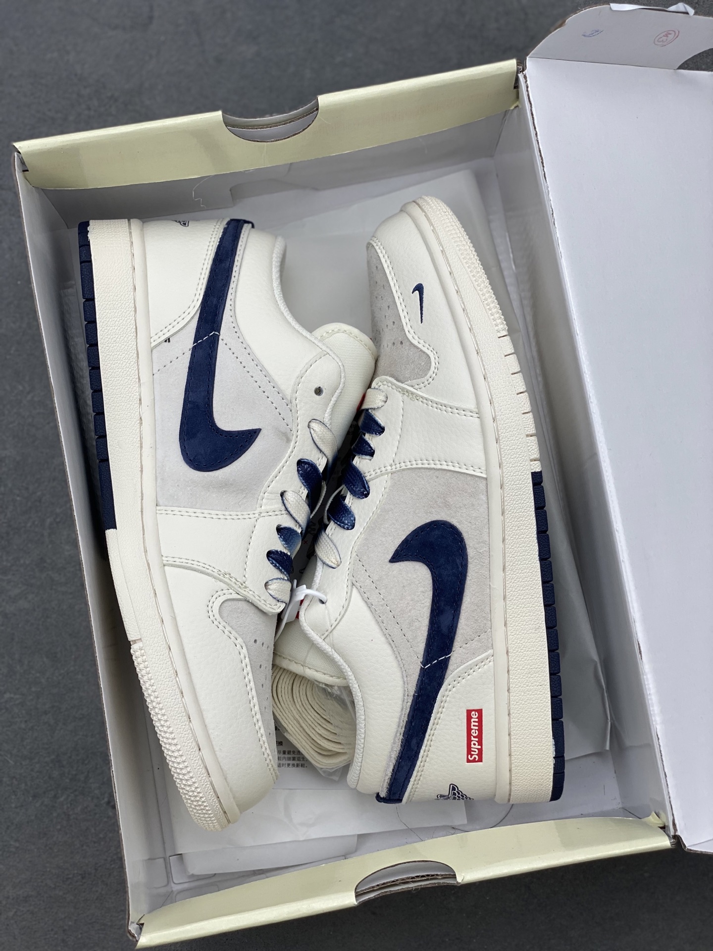 Nike Air Jordan 1 Low Supreme Collaboration - Deep Blue Accents 9 i1742061150389 6909 0 8