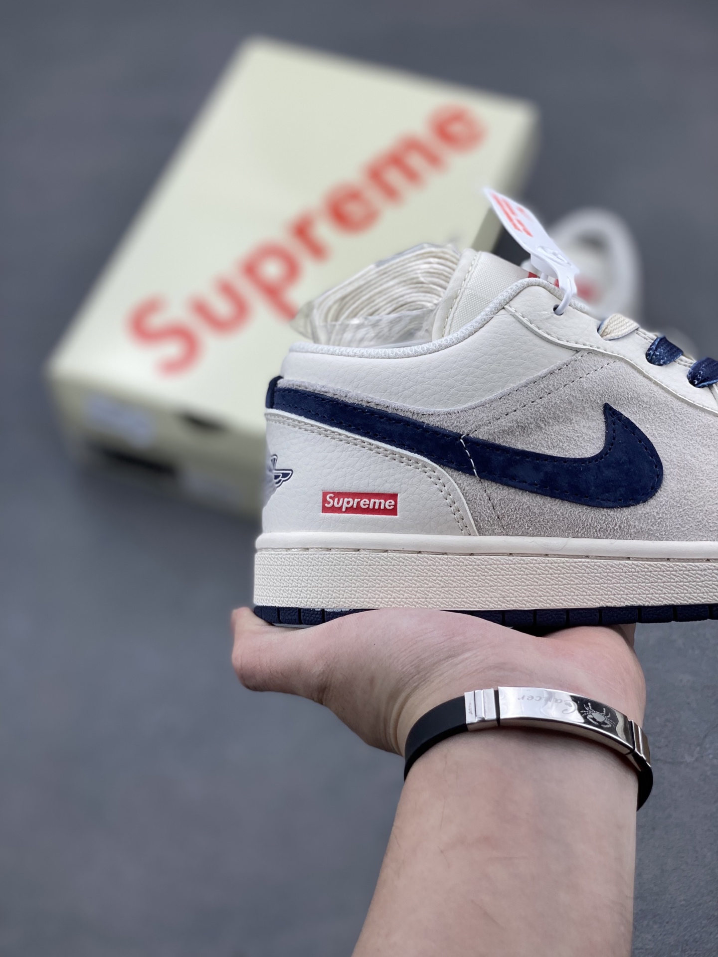 Nike Air Jordan 1 Low Supreme Collaboration - Deep Blue Accents 5 i1742061150424 5588 0 4