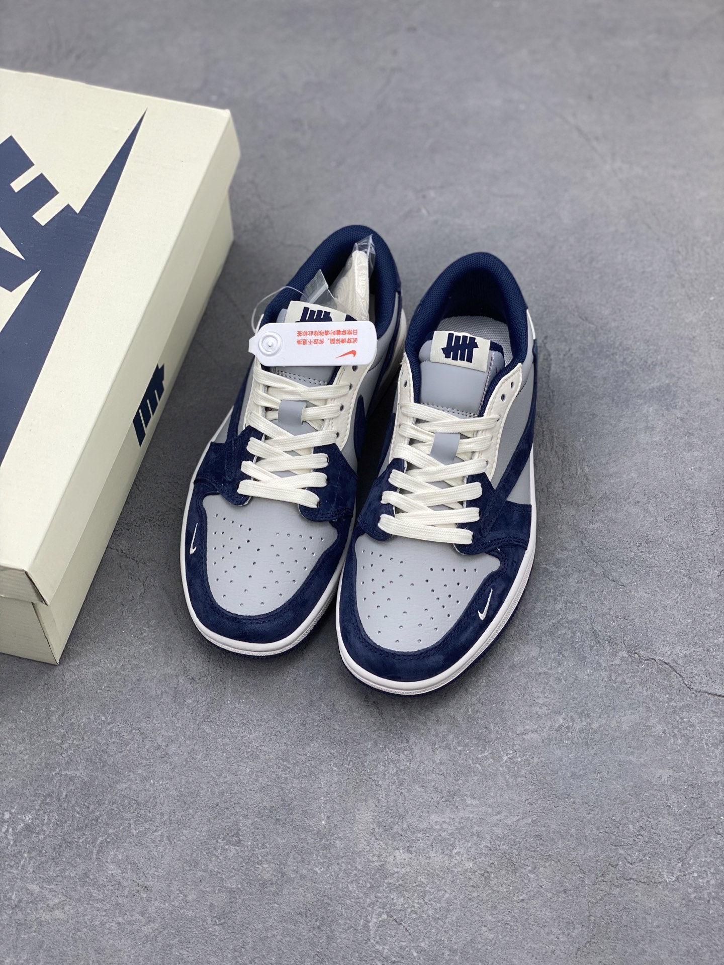 Travis Scott x Fragment Design x Air Jordan 1 Low OG Sneakers 8 i1742402018406 9635 0 7