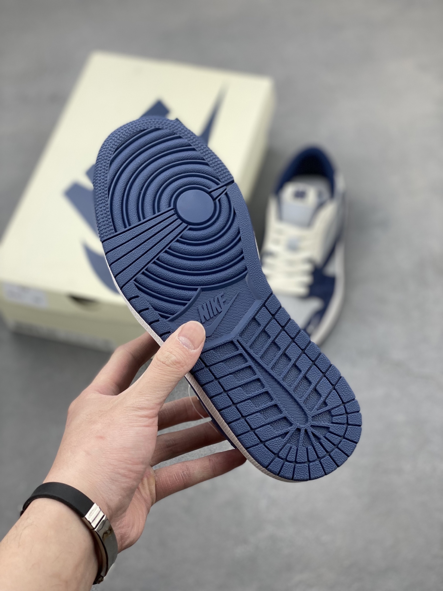 Travis Scott x Fragment Design x Air Jordan 1 Low OG Sneakers 6 i1742402018432 8470 0 5