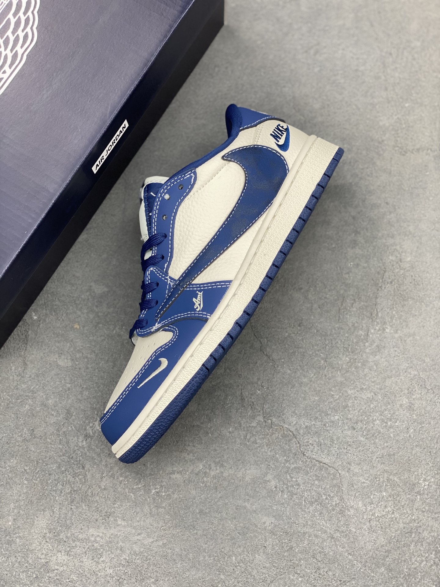 Travis Scott x Fragment Design Air Jordan 1 Low OG SP - Embroidered Blue 8 i1742402440014 7425 0 6