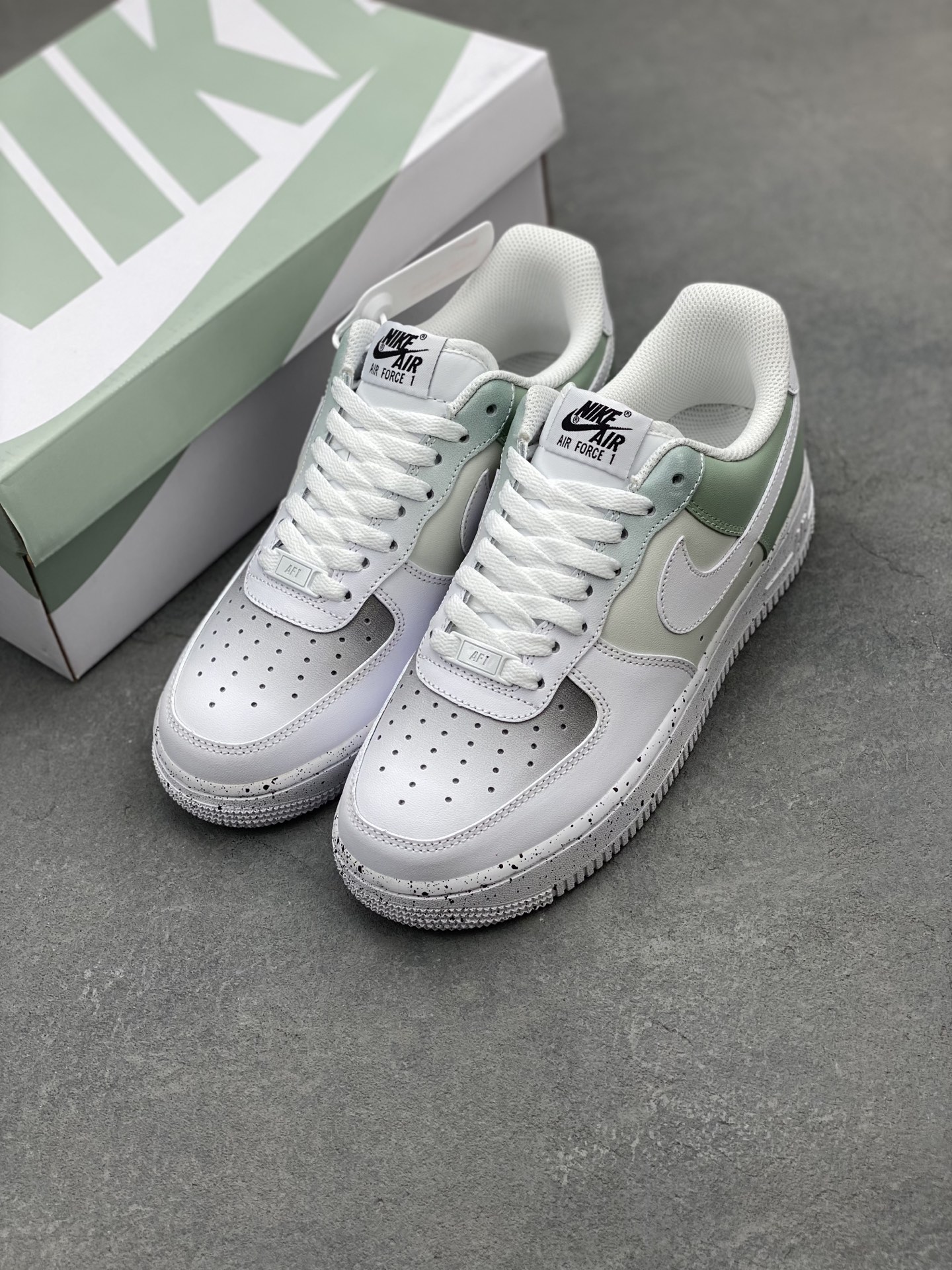 Nike Air Force 1 Low '07 Gradient Grey Green Splatter Sneakers 9 i1742593243131 5446 0 7