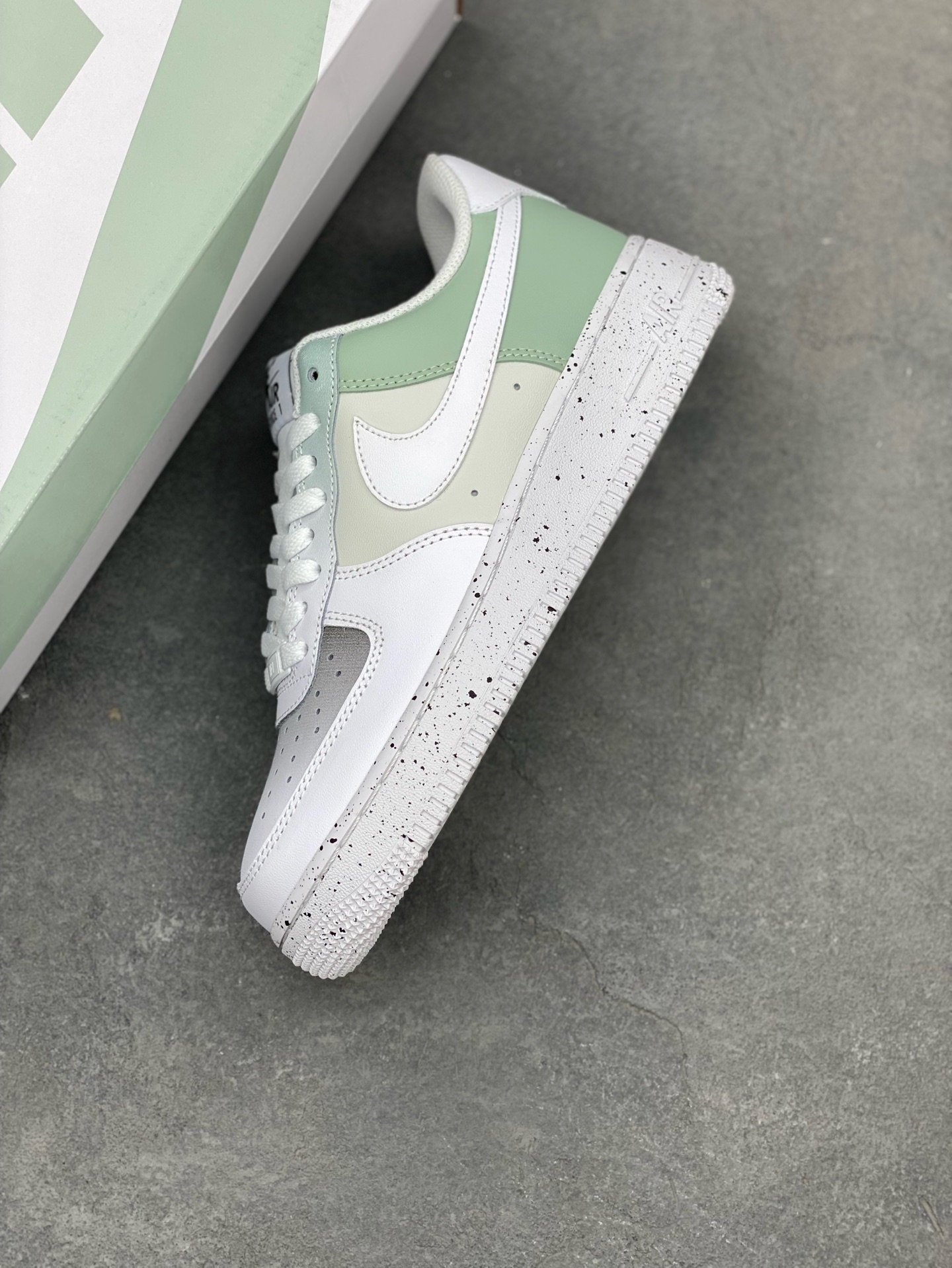 Nike Air Force 1 Low '07 Gradient Grey Green Splatter Sneakers 8 i1742593255840 774