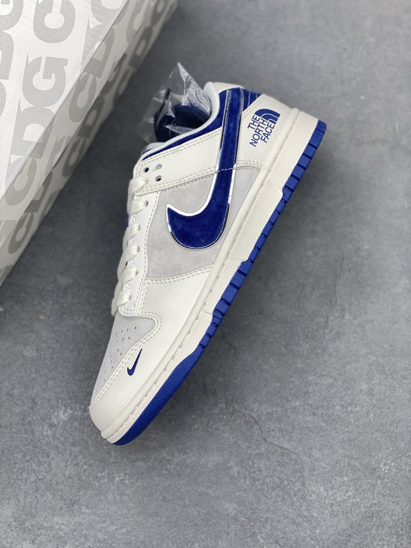 Nike SB Dunk Low The North Face Custom Sneakers - Premium Quality 8 i1743178346565 3686 0 6
