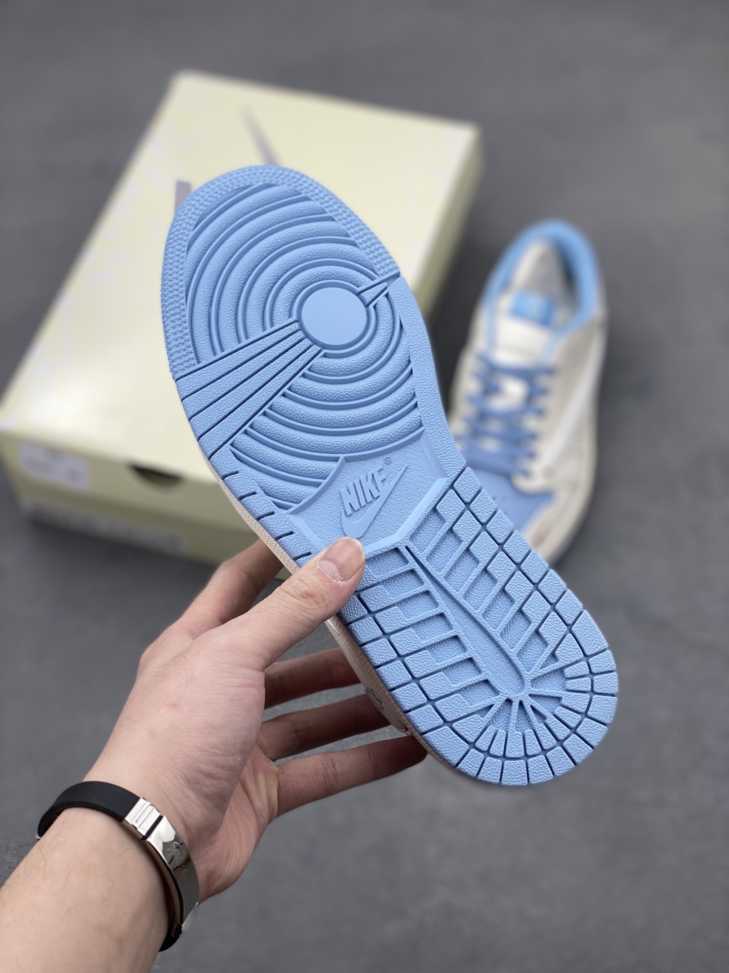 Travis Scott x Fragment Design Air Jordan 1 Low OG SP 'Bear' Edition 6 i1743178441279 4616 0 5