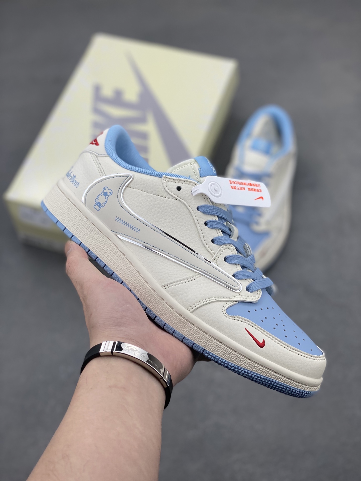 Travis Scott x Fragment Design Air Jordan 1 Low OG SP 'Bear' Edition 1 i1743178447448 2859 0 0