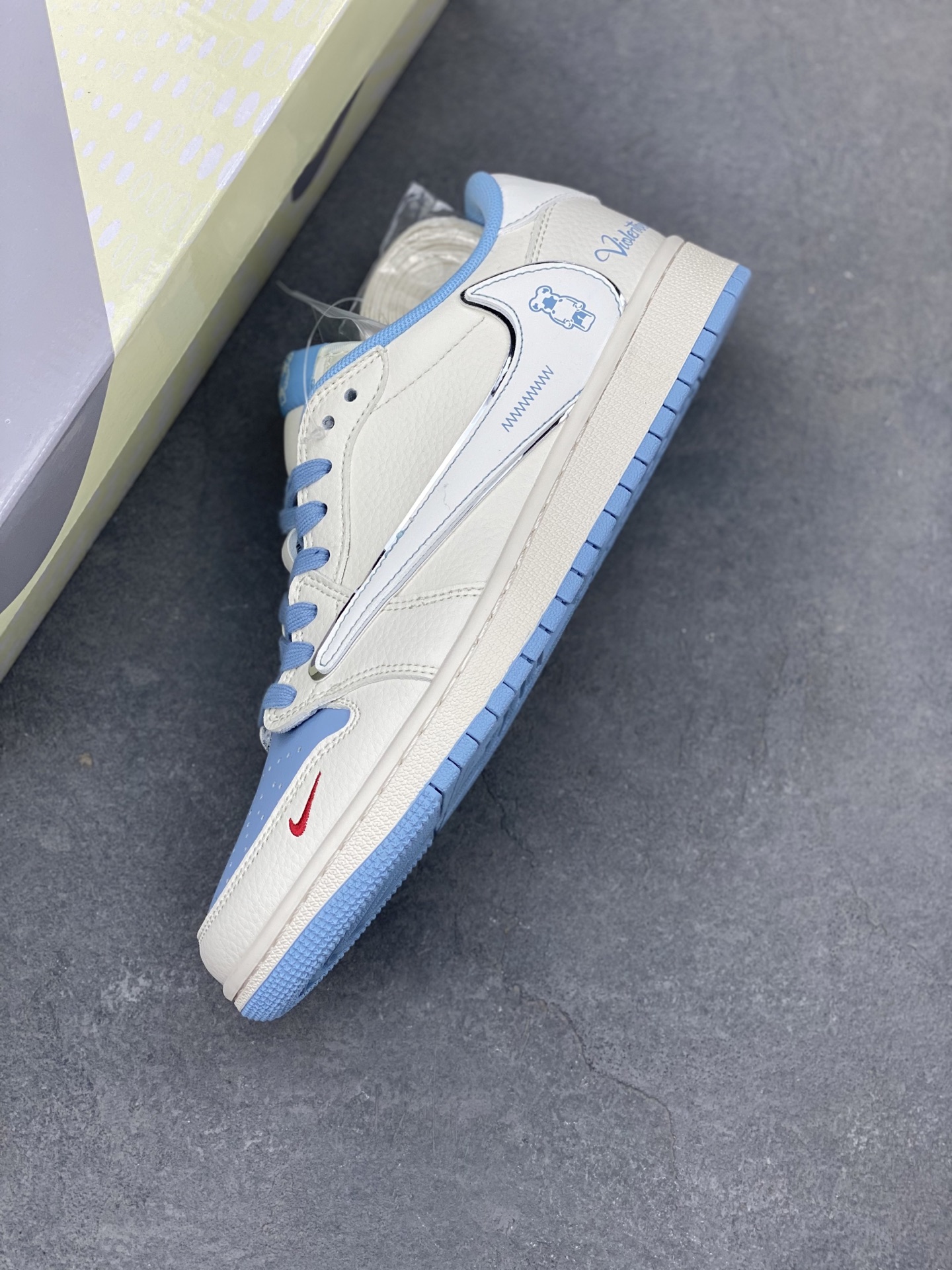 Travis Scott x Fragment Design Air Jordan 1 Low OG SP 'Bear' Edition 7 i1743178449291 2214 0 6