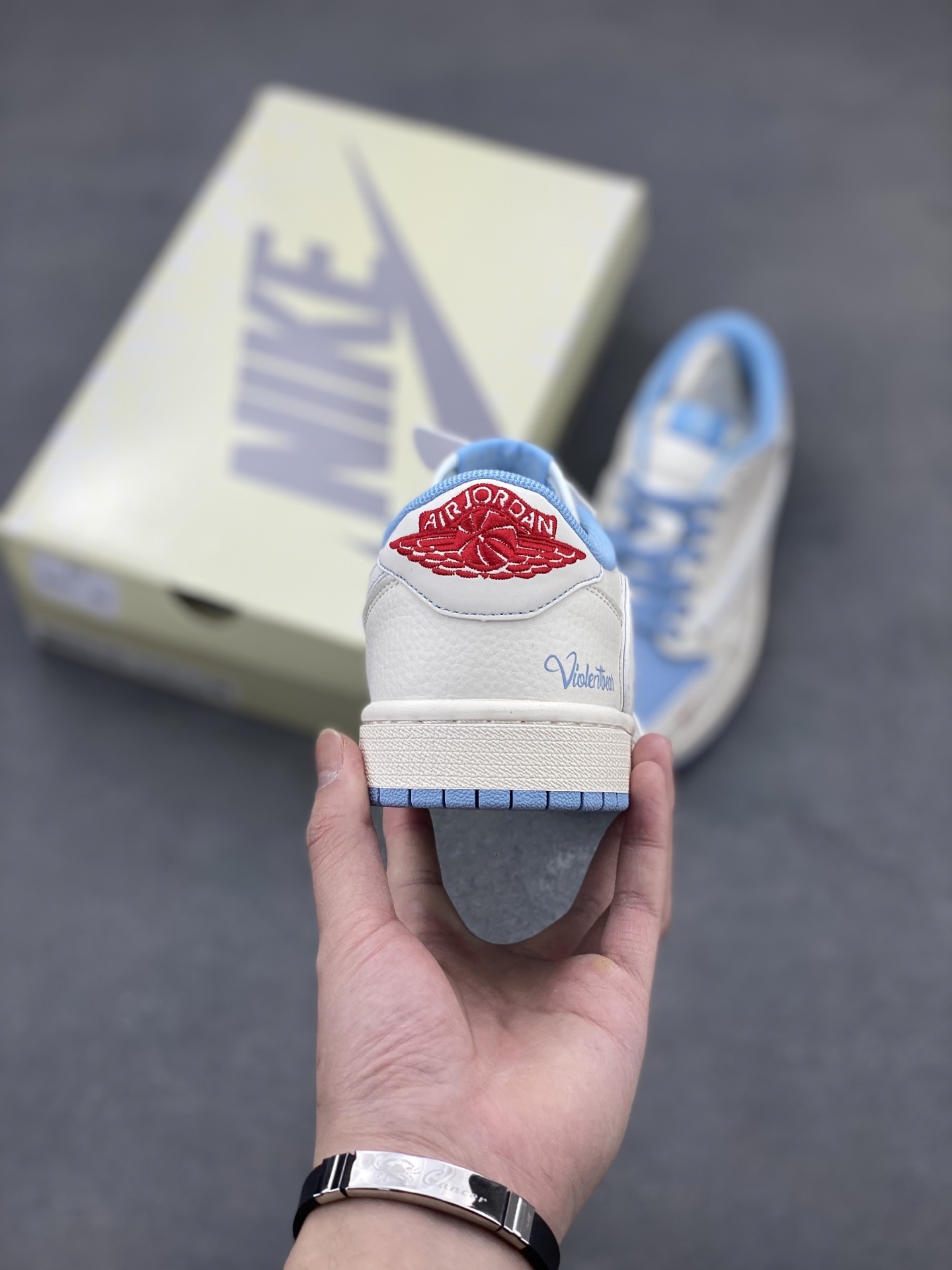 Travis Scott x Fragment Design Air Jordan 1 Low OG SP 'Bear' Edition 4 i1743178450151 2057 0 3
