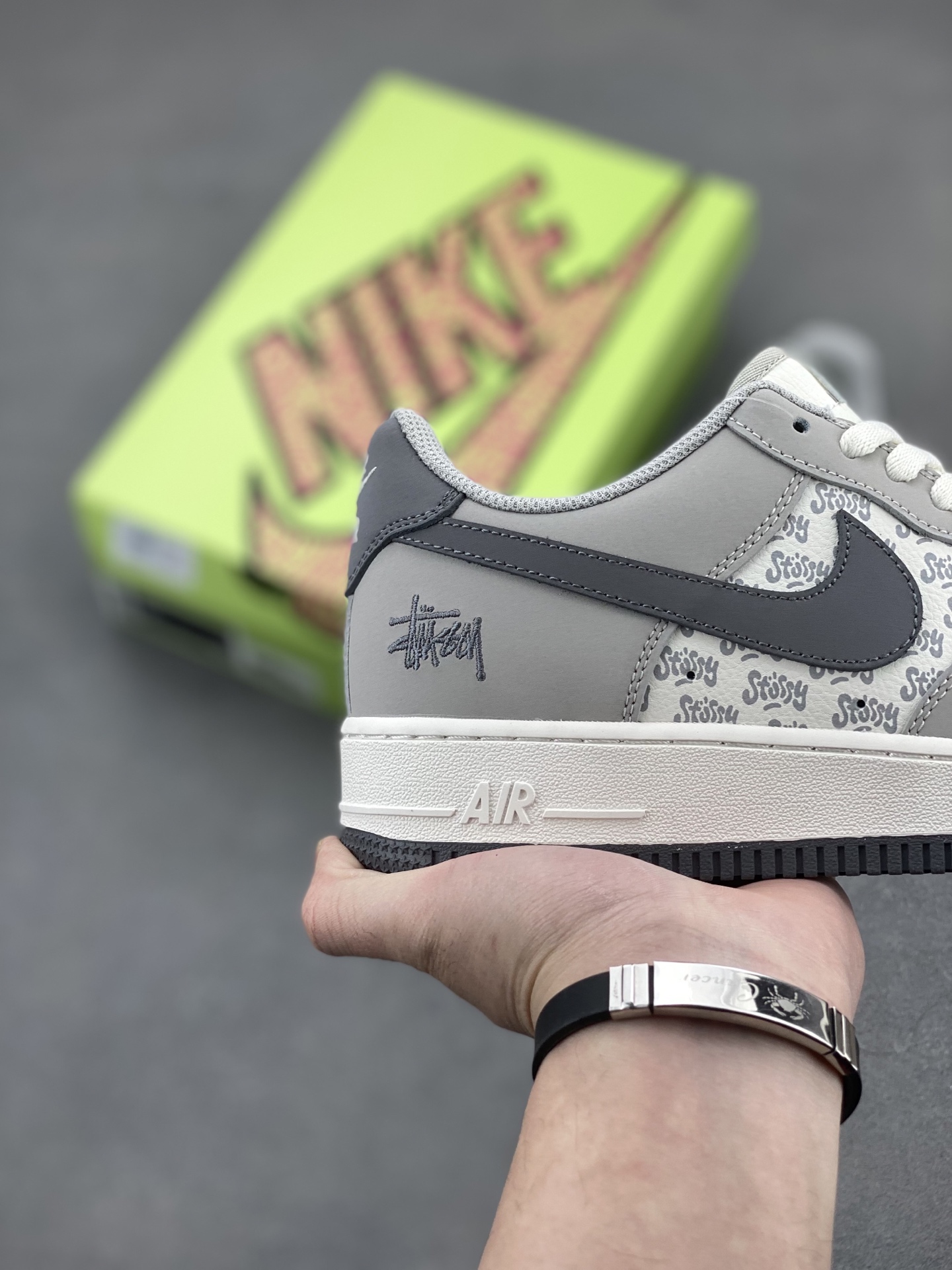Nike Air Force 1 '07 Low Grey/White Stussy Limited Edition Sneakers 6 i1743610783770 5044 0 4