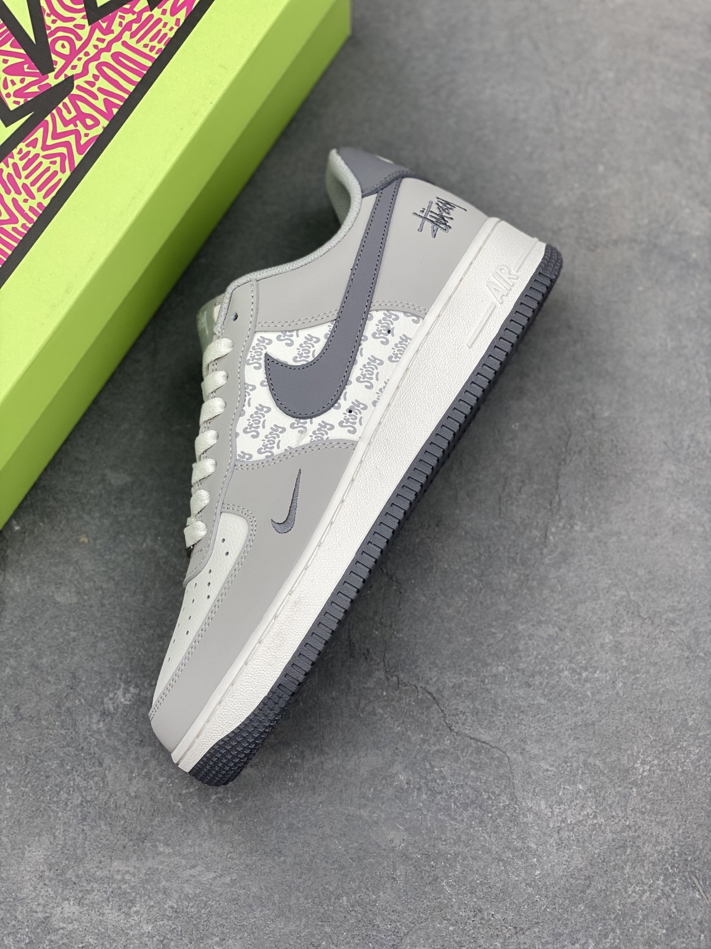 Nike Air Force 1 '07 Low Grey/White Stussy Limited Edition Sneakers 8 i1743610785590 1534 0 6