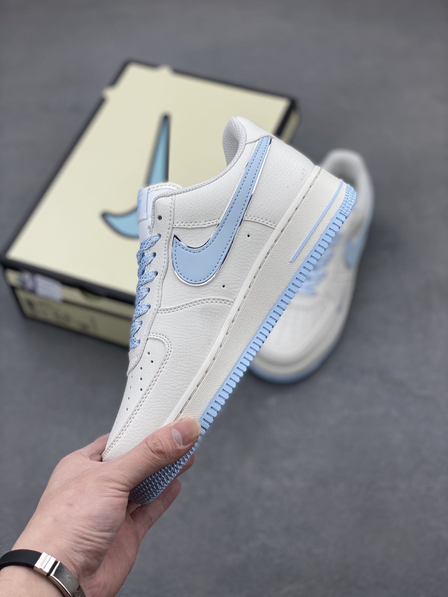 Air Force 1 '07 Louis Vuitton Light Grey - Stylish and Comfortable Sneakers 4 i1743959320592 4960 0 2