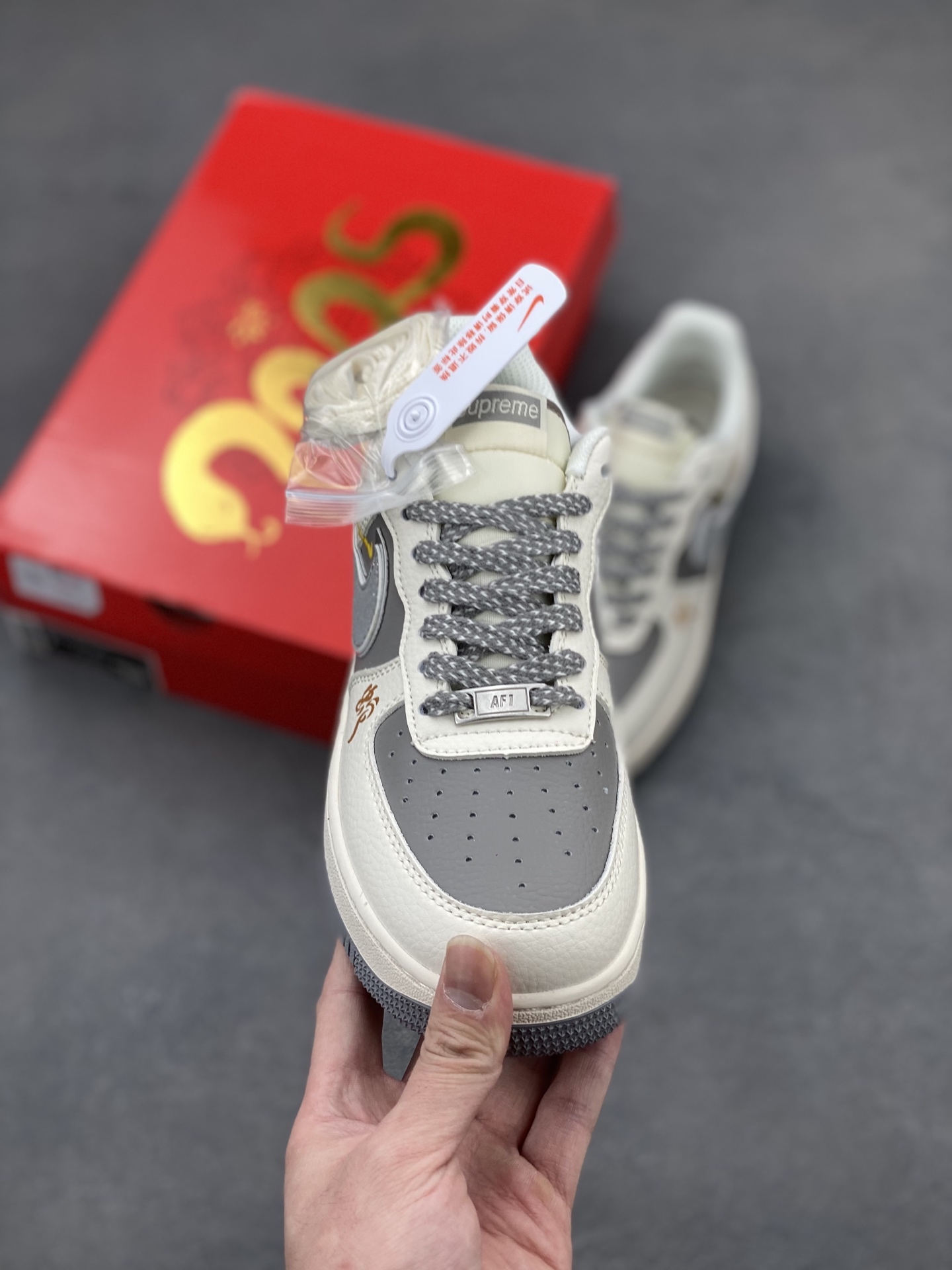 Nike X Supreme Air Force 1 '07 Low White/Grey Limited Edition Sneakers 3 i1743959921476 8450 0 1