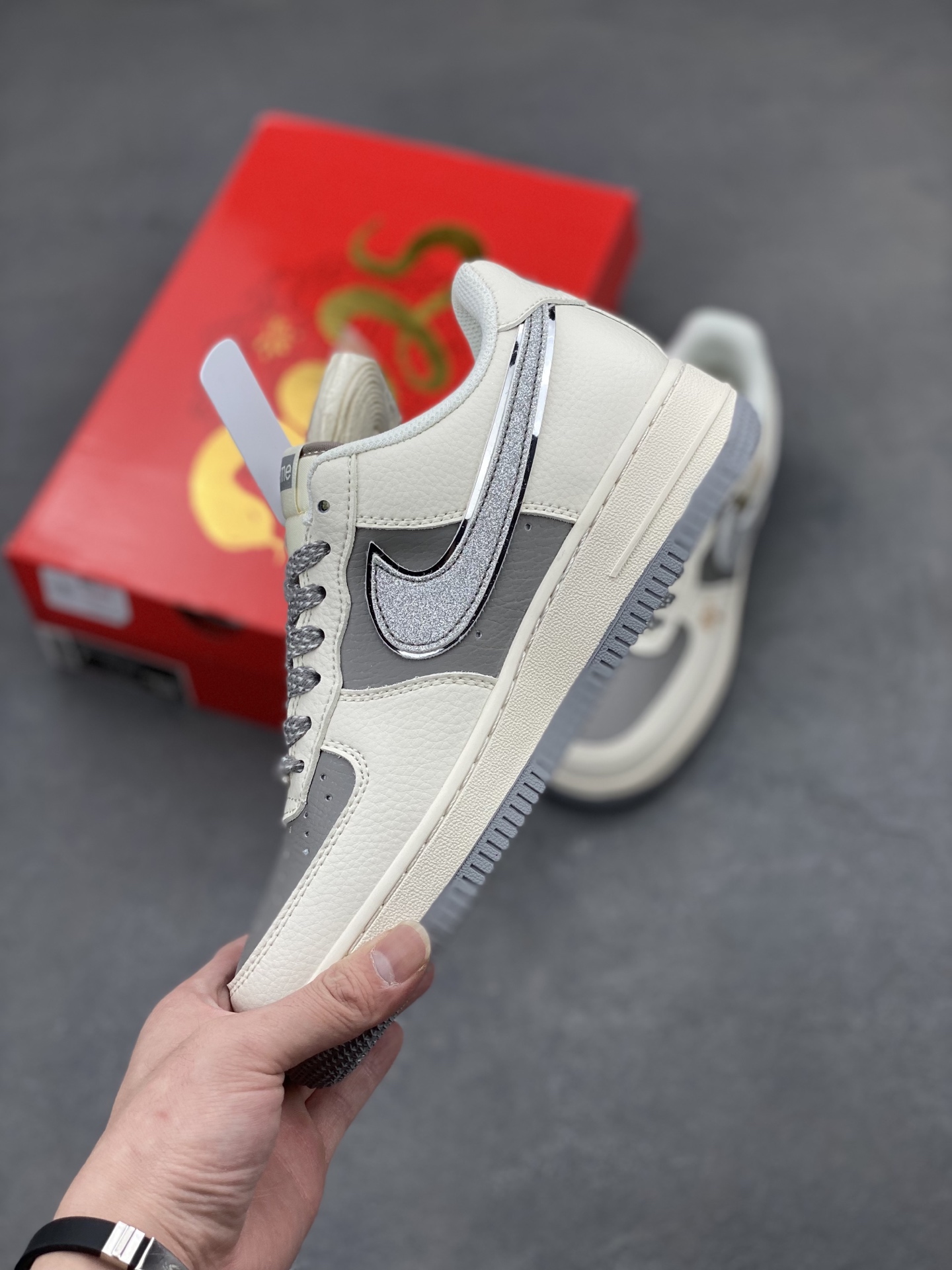 Nike X Supreme Air Force 1 '07 Low White/Grey Limited Edition Sneakers 4 i1743959943023 1292 0 2