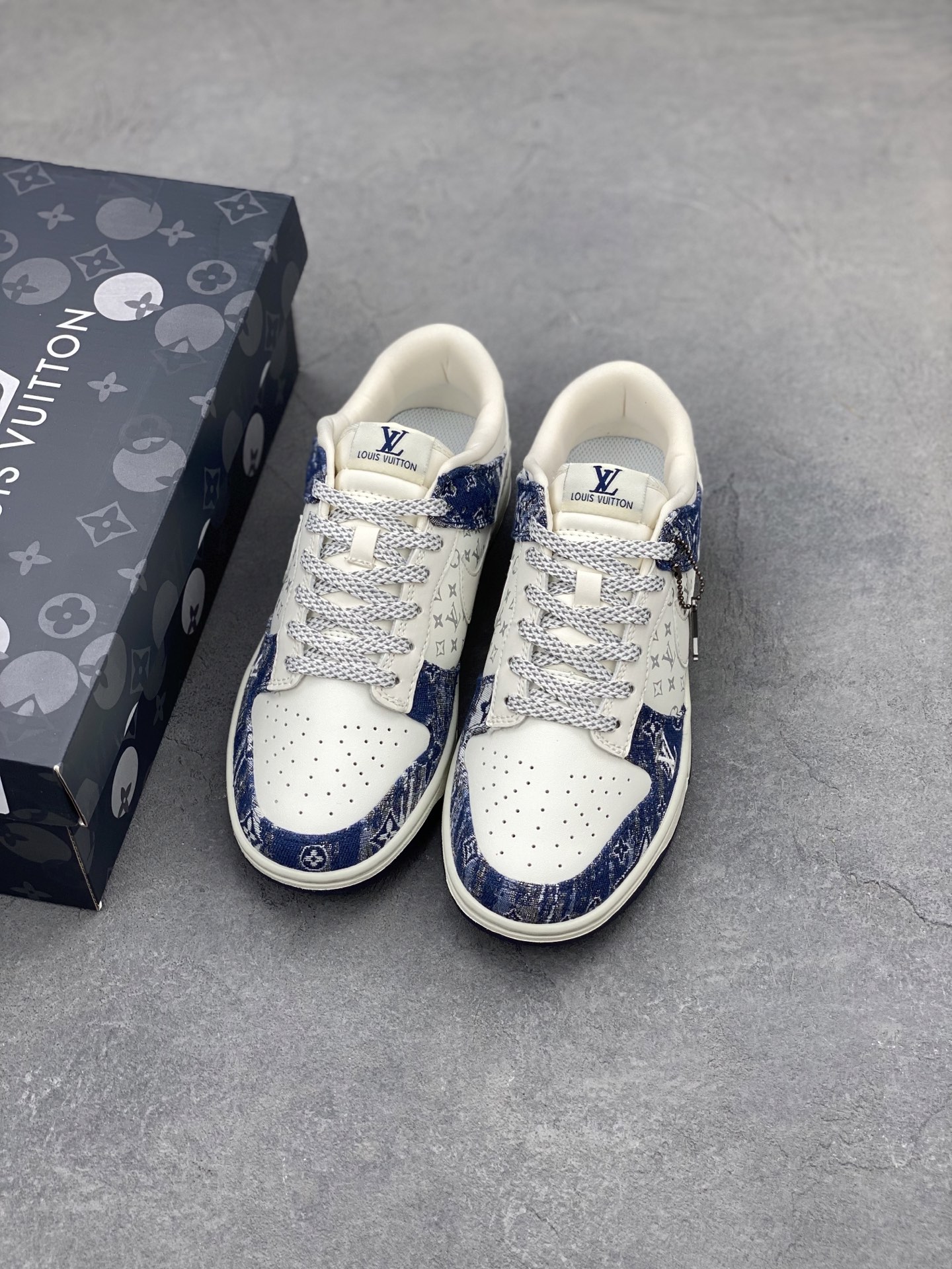 Nike SB Dunk Low Louis Vuitton White Blue Denim Sneakers Reflective Low-Top 9 i1744484634056 610 0 7