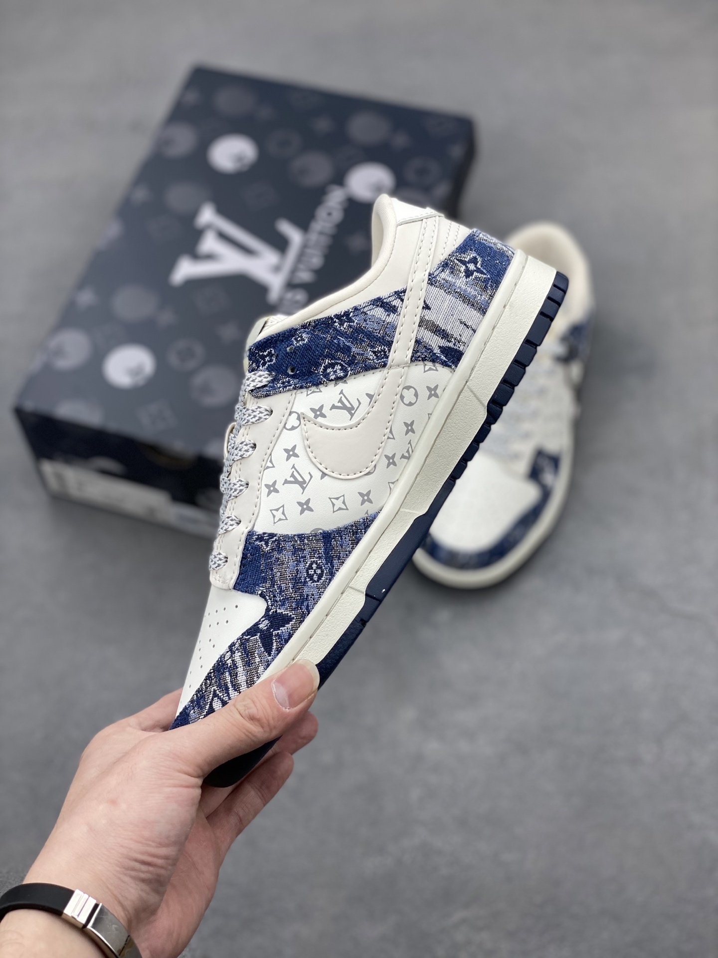 Nike SB Dunk Low Louis Vuitton White Blue Denim Sneakers Reflective Low-Top 4 i1744484635381 8503 0 2