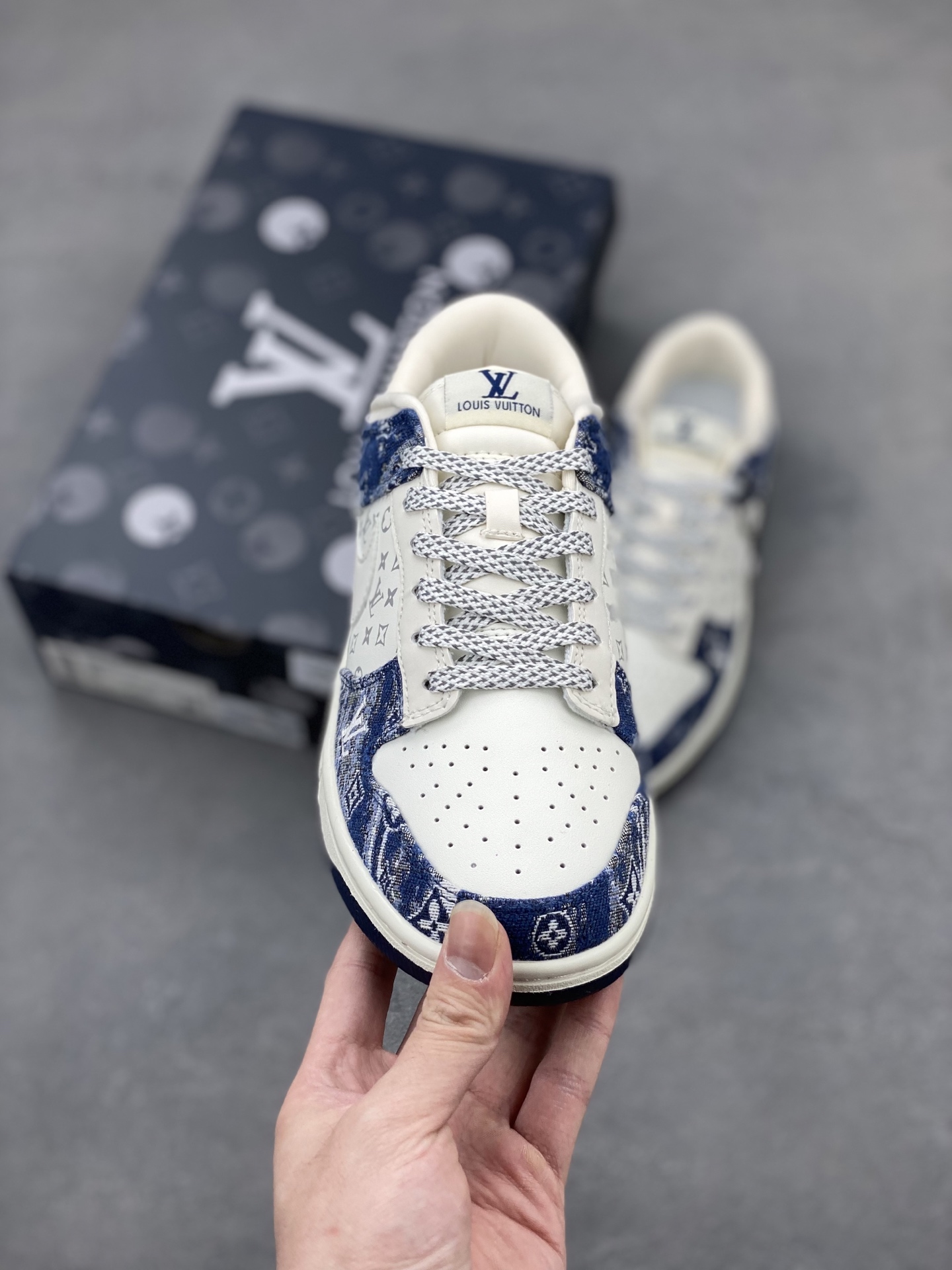 Nike SB Dunk Low Louis Vuitton White Blue Denim Sneakers Reflective Low-Top 3 i1744484637196 9801 0 1