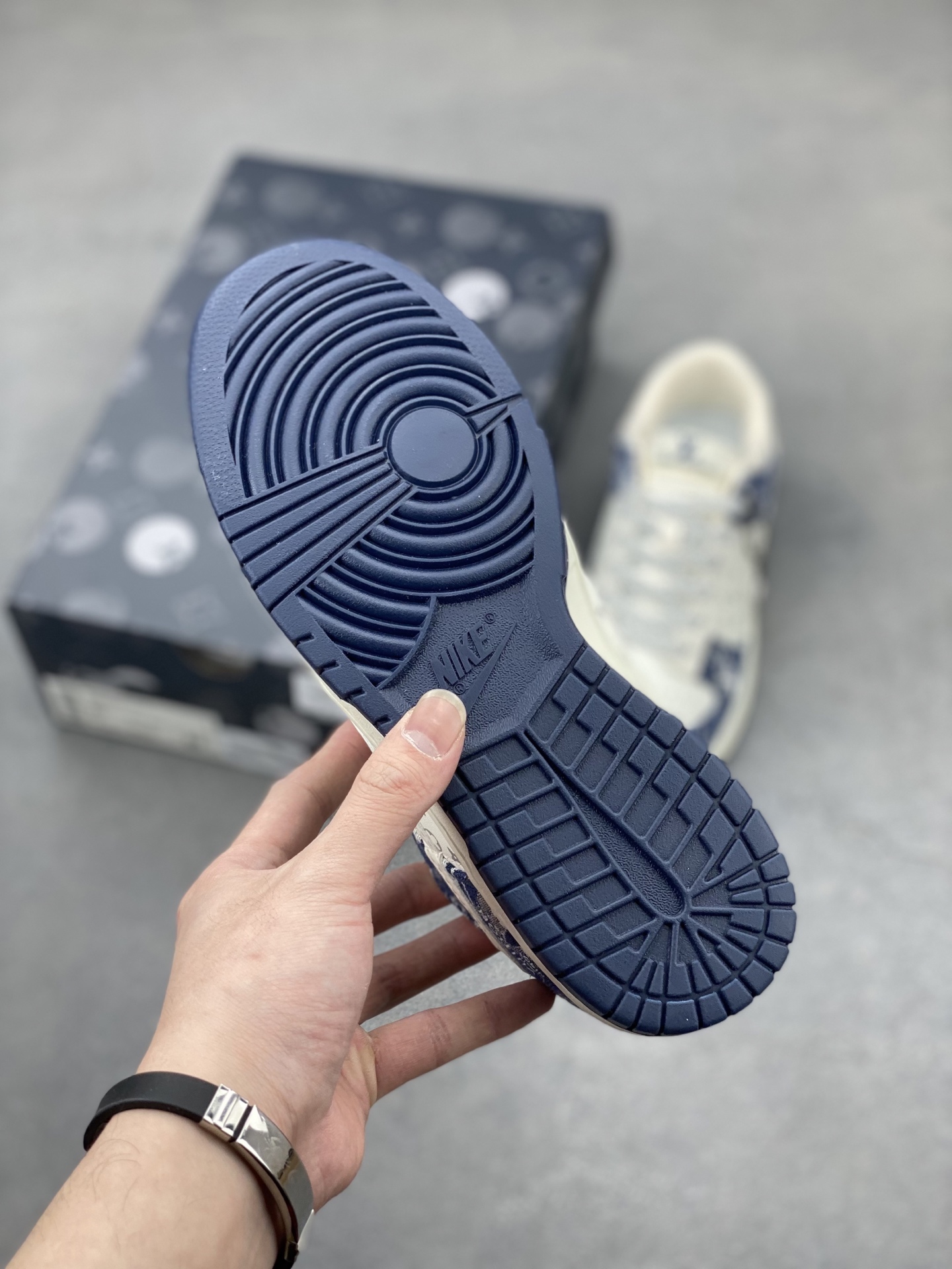 Nike SB Dunk Low Louis Vuitton White Blue Denim Sneakers Reflective Low-Top 7 i1744484638029 55 0 5