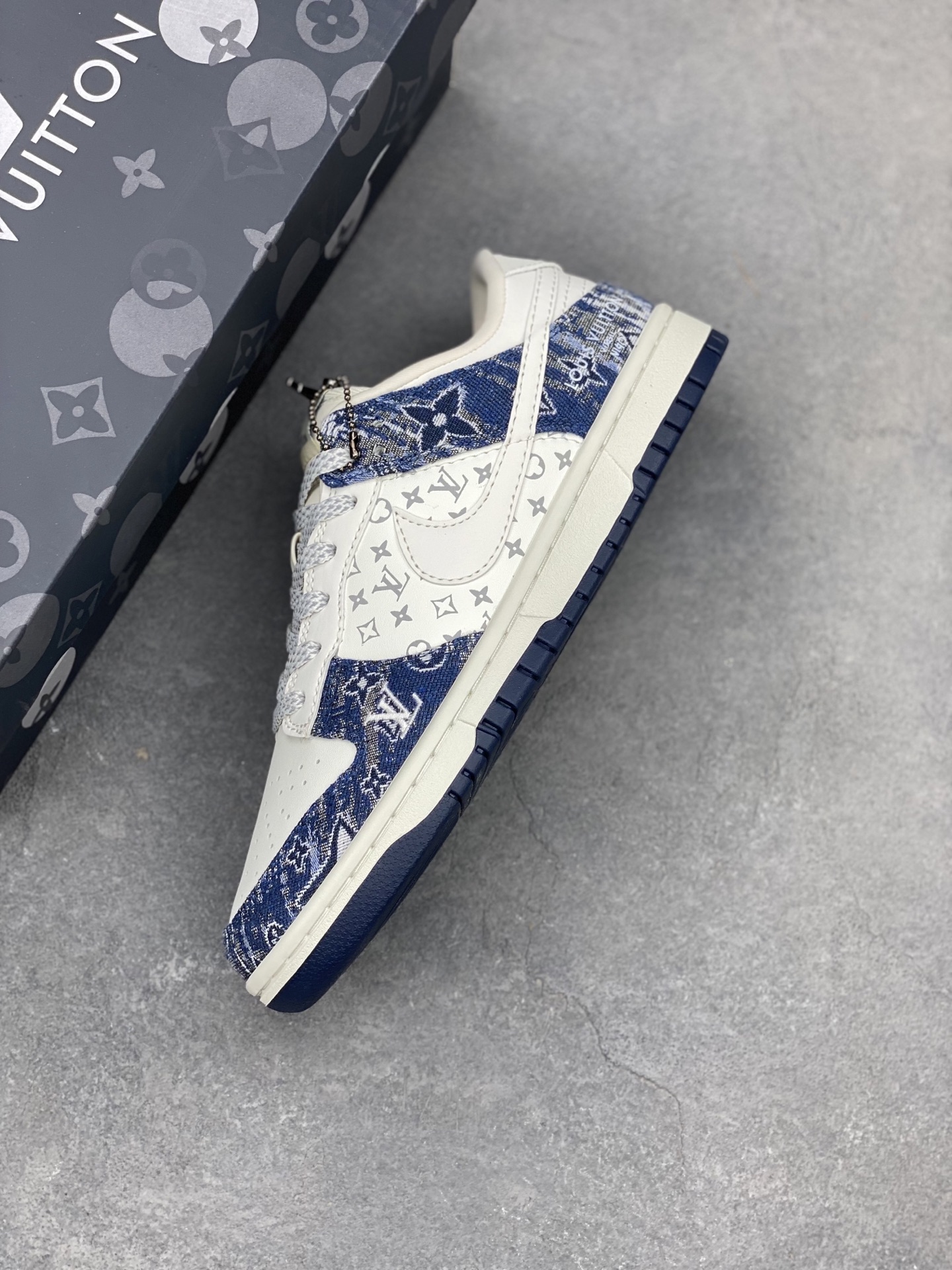 Nike SB Dunk Low Louis Vuitton White Blue Denim Sneakers Reflective Low-Top 8 i1744484638883 9226 0 6