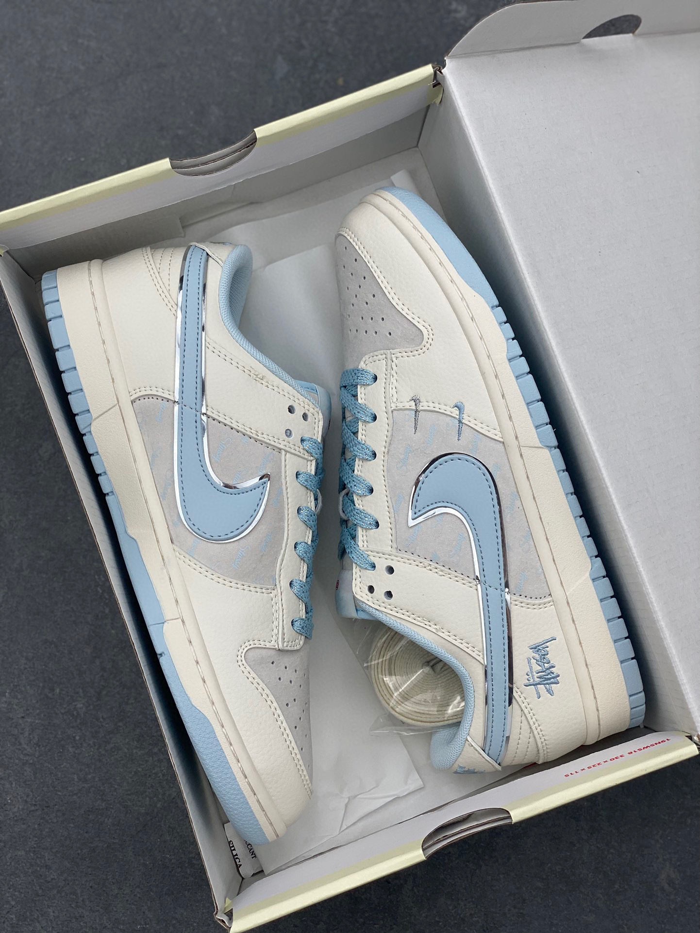 Nike SB Dunk Low Stussy Collab Double Swoosh Ice Crystal Blue Sneakers 10 i1744488670902 6480 0 8
