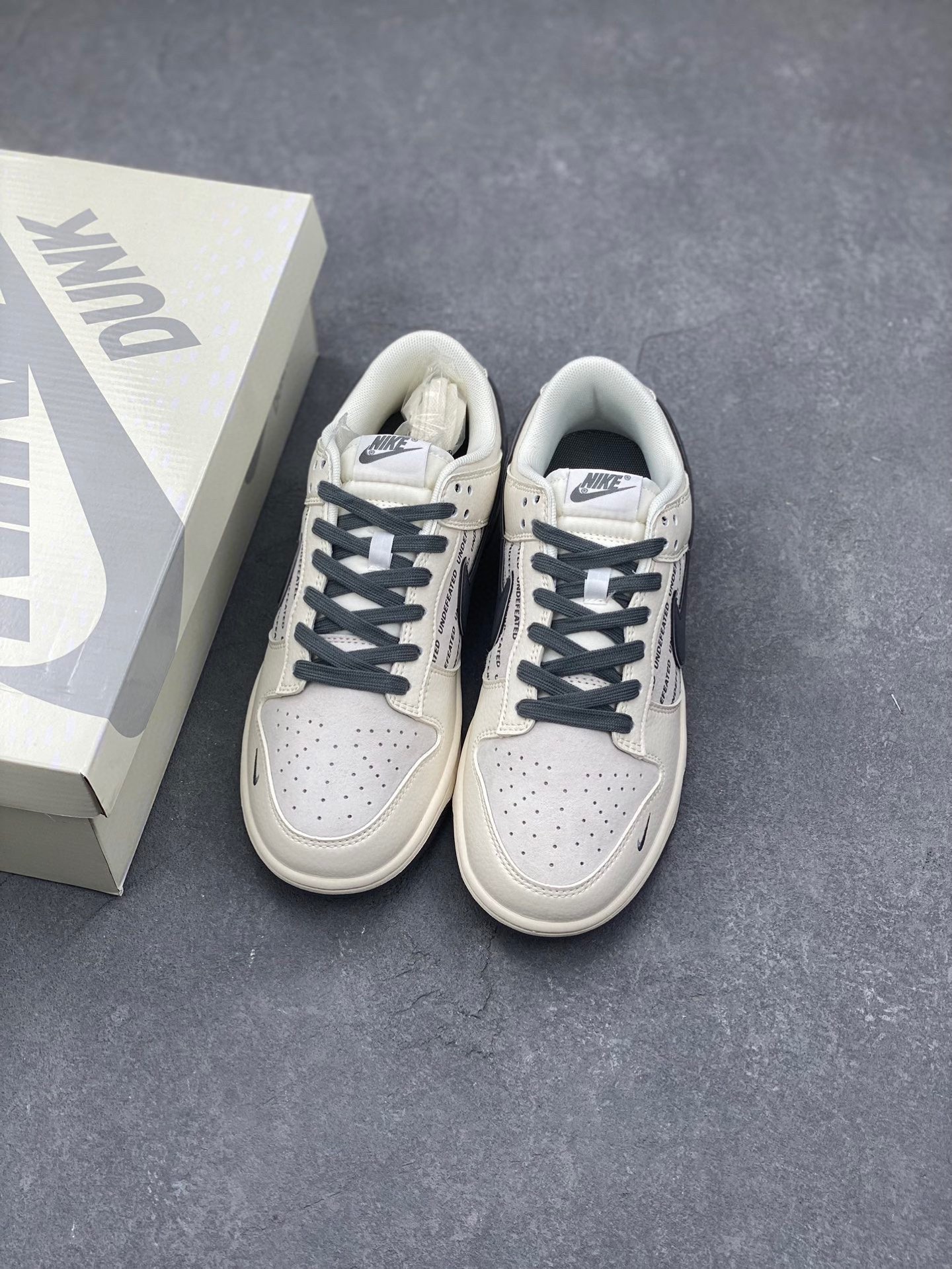 Nike SB Dunk Low Undefeated Collab Casual Sneakers - Limited Edition 9 i1744828013821 1469 0 7