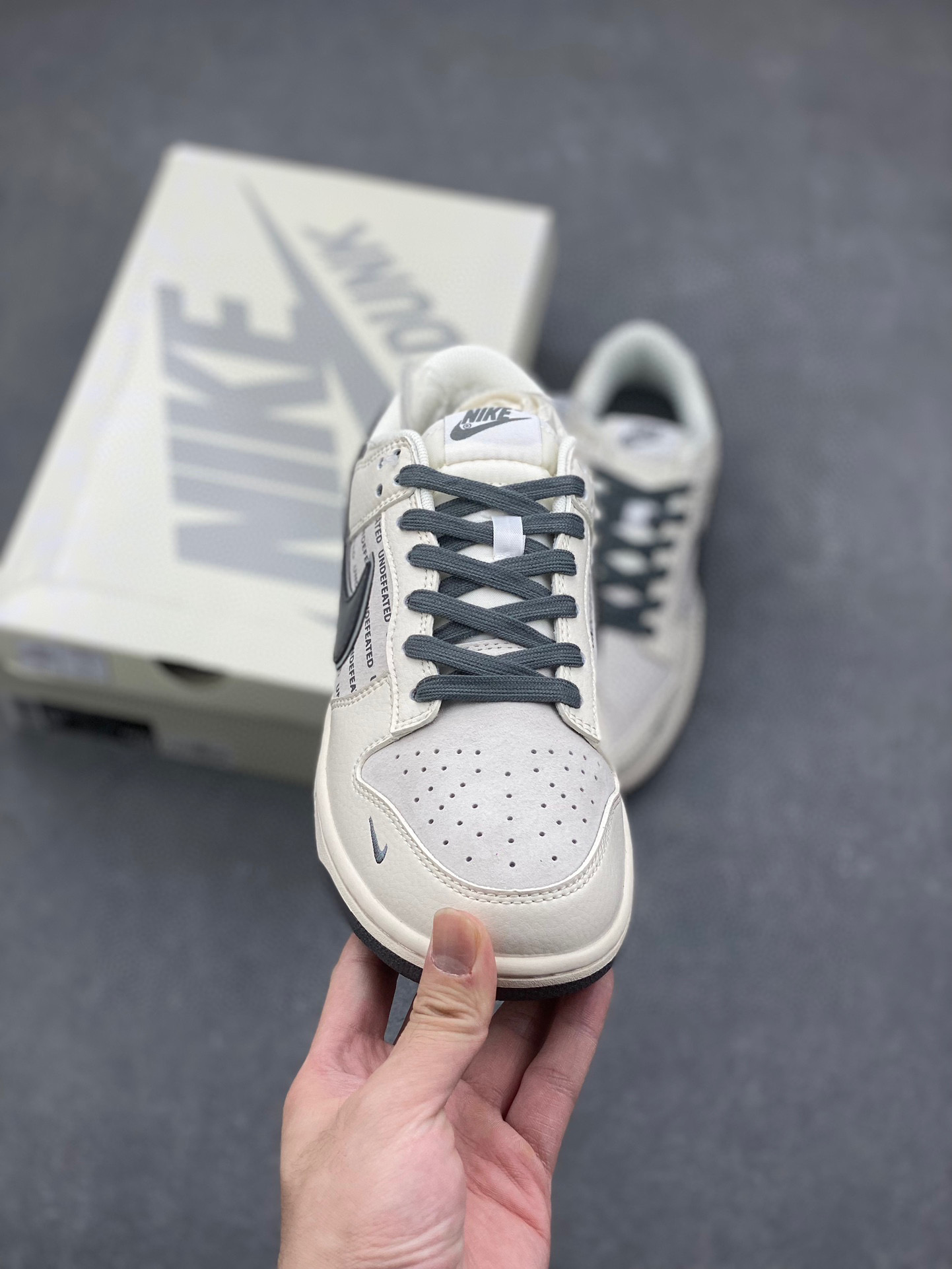 Nike SB Dunk Low Undefeated Collab Casual Sneakers - Limited Edition 3 i1744828015871 2990 0 1