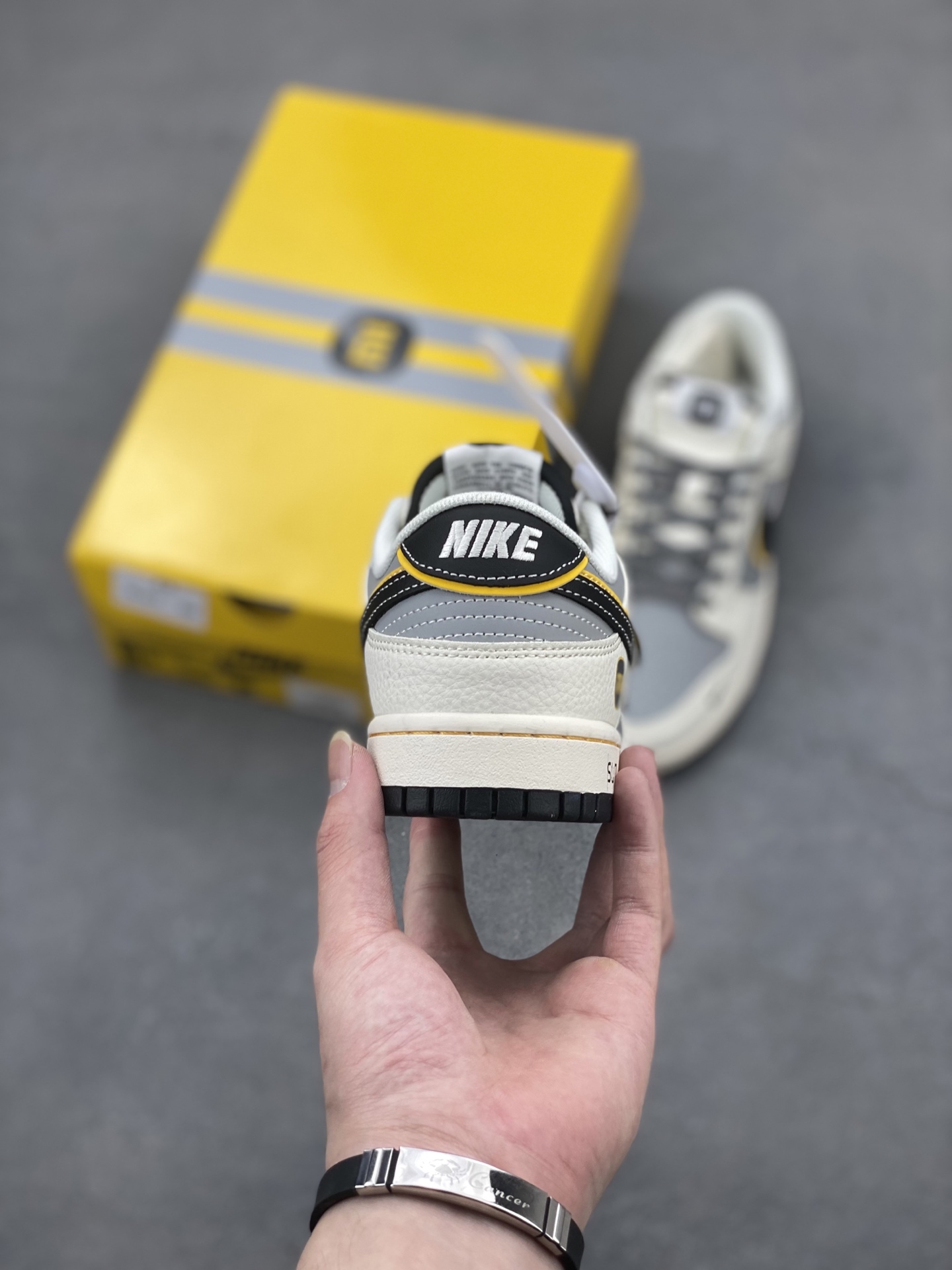 Nike SB Dunk Low "Xiaomi SU7 Ultru" Limited Edition Sneakers 5 i1745185035026 8735 0 3