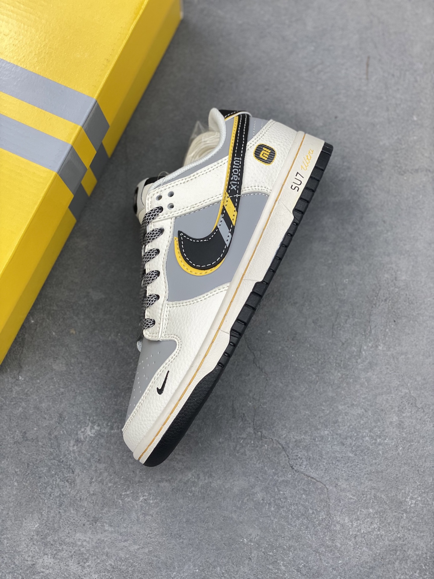 Nike SB Dunk Low "Xiaomi SU7 Ultru" Limited Edition Sneakers 8 i1745185035709 8436 0 6